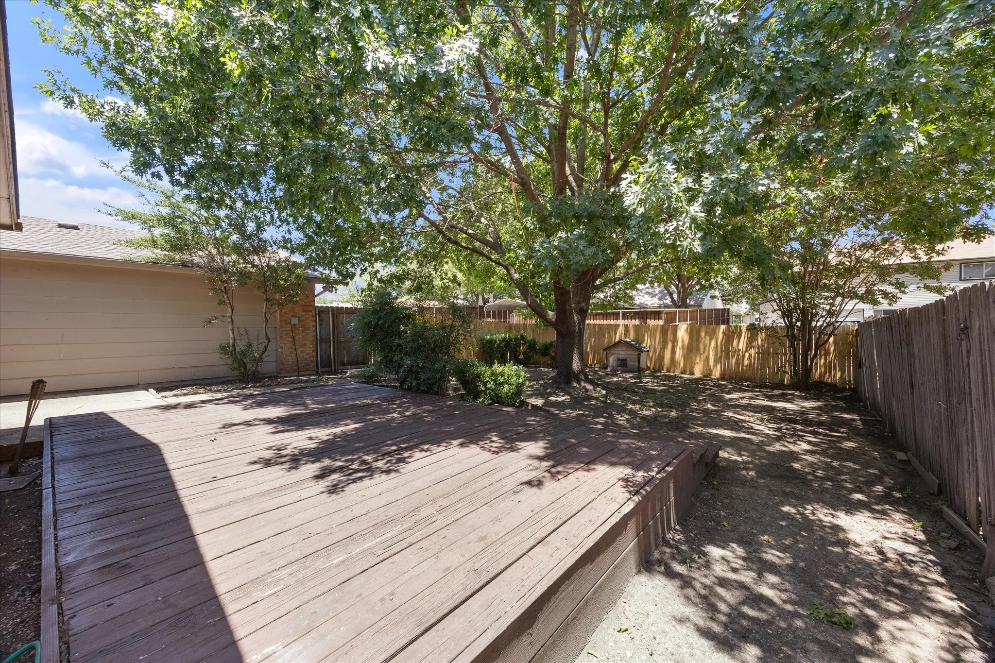 Single Family Residence For Rent in Dallas County , 2413 Village Green Drive, Garland, Texas 75044, 3 Bedroom, 2 Bathroom, 2 Garage spaces, 1,636 Sqft, built in 1974, mls#21306479, Real Estate Agent in Garland, Homes For Rent in Dallas county, Homes For Rent in Garland, Realtor in Garland Texas, Real Estate Brokerage Independent Realty Texas, Luminita Cordes Realtor