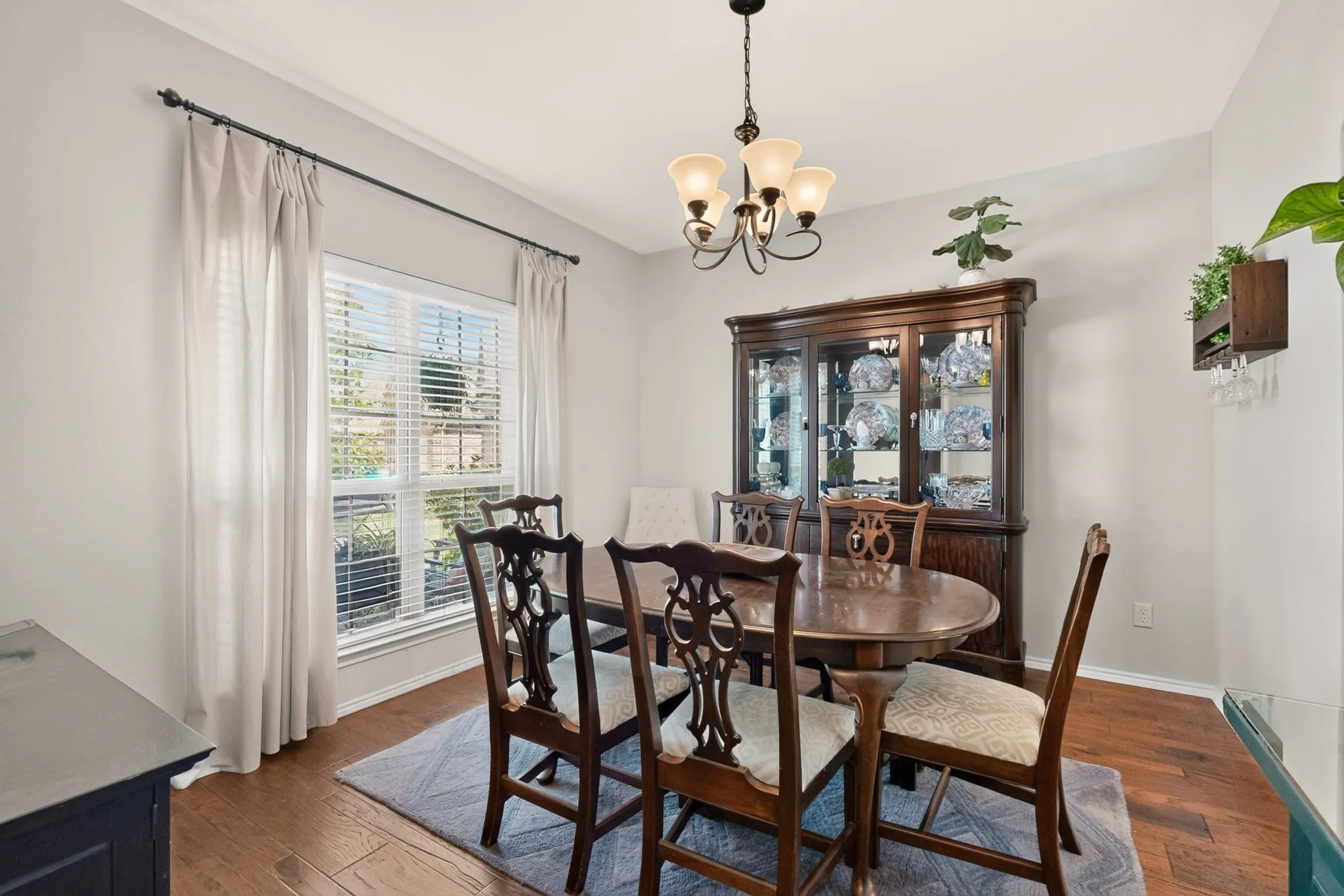 Single Family Residence For Sale in Collin County , 201 Sandy Creek Way, Mc Kinney, Texas 75072, 5 Bedroom, 4 Bathroom, 2 Garage spaces, 3,289 Sqft, built in 2014, mls#21304243, Real Estate Agent in Mc Kinney, Homes For Sale in Collin county, Homes For Sale in Mc Kinney, Realtor in Mc Kinney Texas, Real Estate Brokerage Independent Realty Texas, Luminita Cordes Realtor