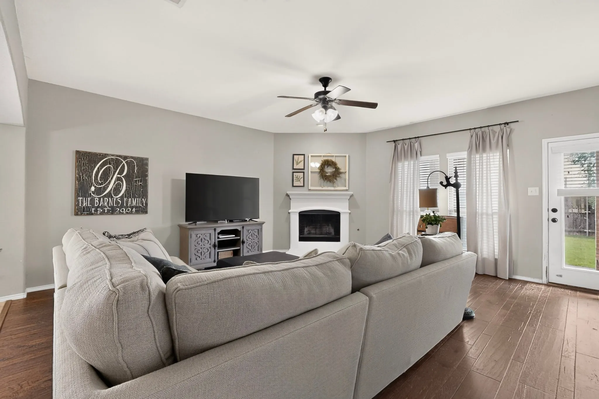 Single Family Residence For Sale in Collin County , 201 Sandy Creek Way, Mc Kinney, Texas 75072, 5 Bedroom, 4 Bathroom, 2 Garage spaces, 3,289 Sqft, built in 2014, mls#21304243, Real Estate Agent in Mc Kinney, Homes For Sale in Collin county, Homes For Sale in Mc Kinney, Realtor in Mc Kinney Texas, Real Estate Brokerage Independent Realty Texas, Luminita Cordes Realtor