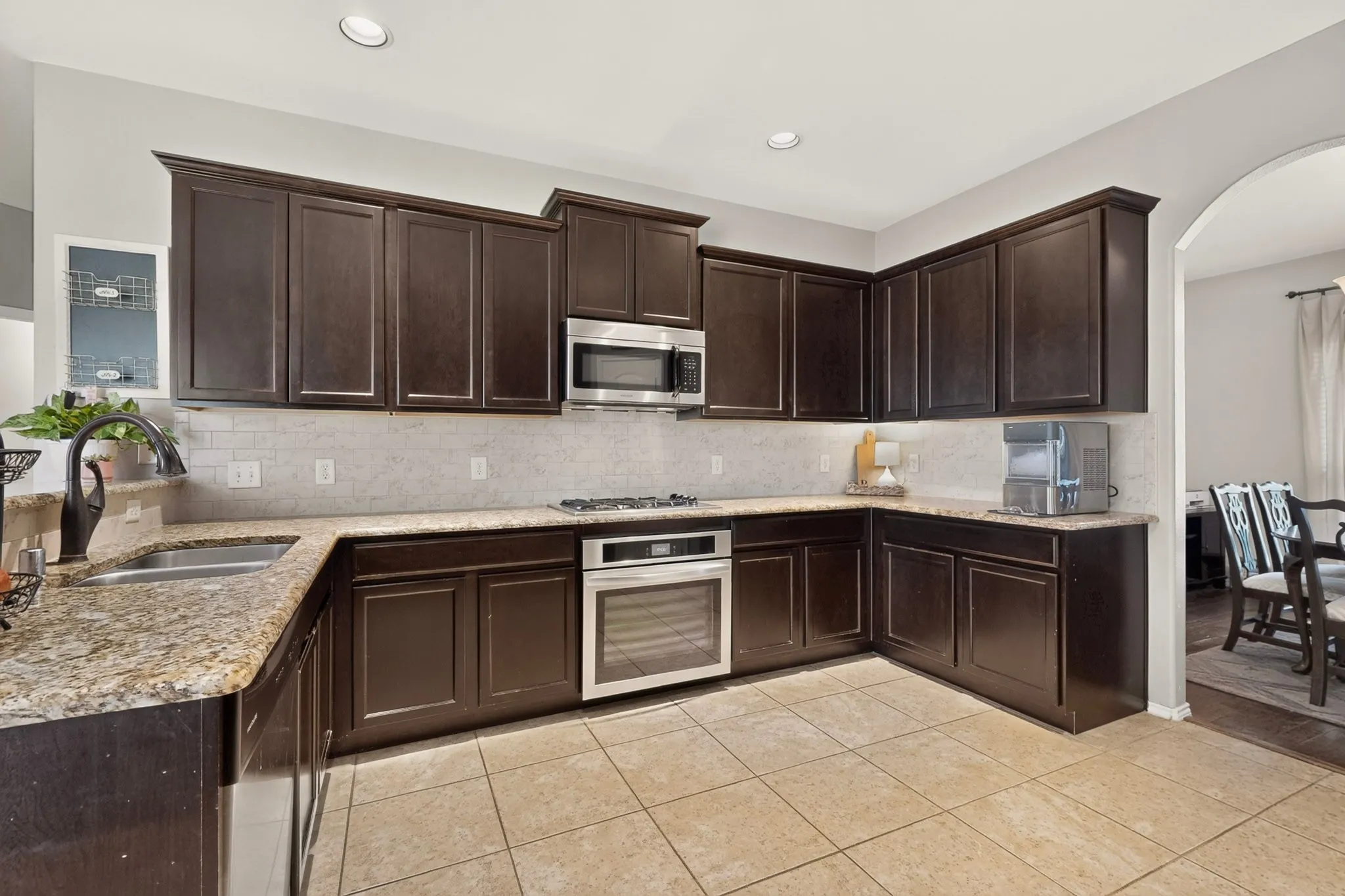 Single Family Residence For Sale in Collin County , 201 Sandy Creek Way, Mc Kinney, Texas 75072, 5 Bedroom, 4 Bathroom, 2 Garage spaces, 3,289 Sqft, built in 2014, mls#21304243, Real Estate Agent in Mc Kinney, Homes For Sale in Collin county, Homes For Sale in Mc Kinney, Realtor in Mc Kinney Texas, Real Estate Brokerage Independent Realty Texas, Luminita Cordes Realtor