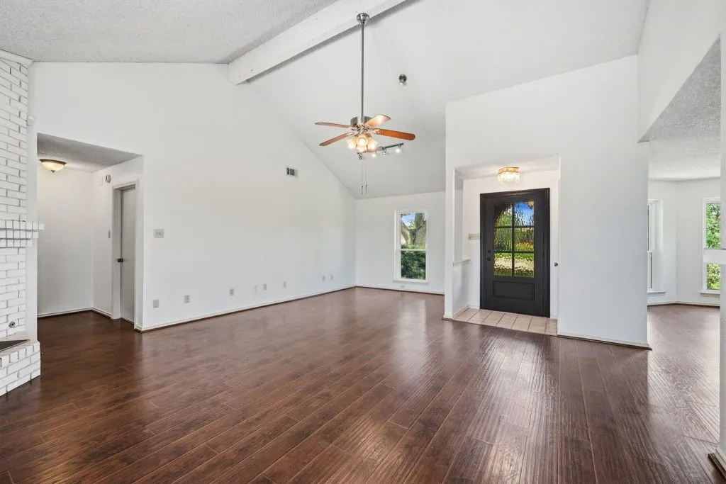 Single Family Residence For Sale in Denton County , 2008 Rochelle Lane, Carrollton, Texas 75007, 3 Bedroom, 2 Bathroom, 2 Garage spaces, 1,761 Sqft, built in 1984, mls#21306510, Real Estate Agent in Carrollton, Homes For Sale in Denton county, Homes For Sale in Carrollton, Realtor in Carrollton Texas, Real Estate Brokerage Independent Realty Texas, Luminita Cordes Realtor