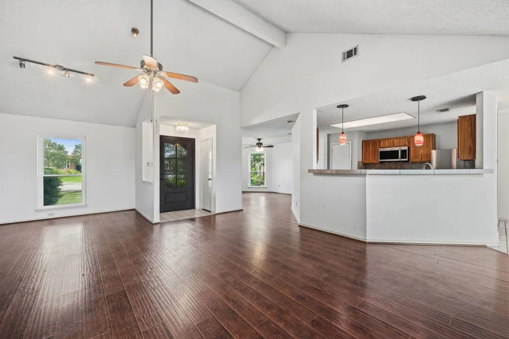 Single Family Residence For Sale in Denton County , 2008 Rochelle Lane, Carrollton, Texas 75007, 3 Bedroom, 2 Bathroom, 2 Garage spaces, 1,761 Sqft, built in 1984, mls#21306510, Real Estate Agent in Carrollton, Homes For Sale in Denton county, Homes For Sale in Carrollton, Realtor in Carrollton Texas, Real Estate Brokerage Independent Realty Texas, Luminita Cordes Realtor