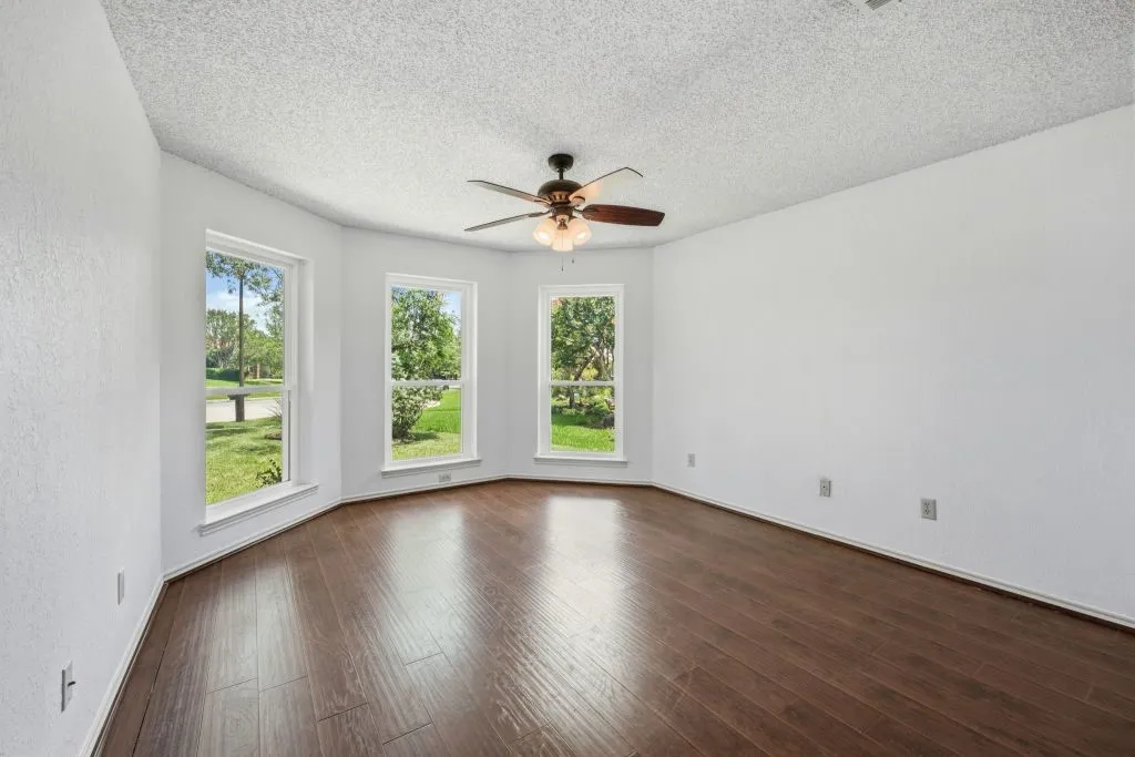 Single Family Residence For Sale in Denton County , 2008 Rochelle Lane, Carrollton, Texas 75007, 3 Bedroom, 2 Bathroom, 2 Garage spaces, 1,761 Sqft, built in 1984, mls#21306510, Real Estate Agent in Carrollton, Homes For Sale in Denton county, Homes For Sale in Carrollton, Realtor in Carrollton Texas, Real Estate Brokerage Independent Realty Texas, Luminita Cordes Realtor