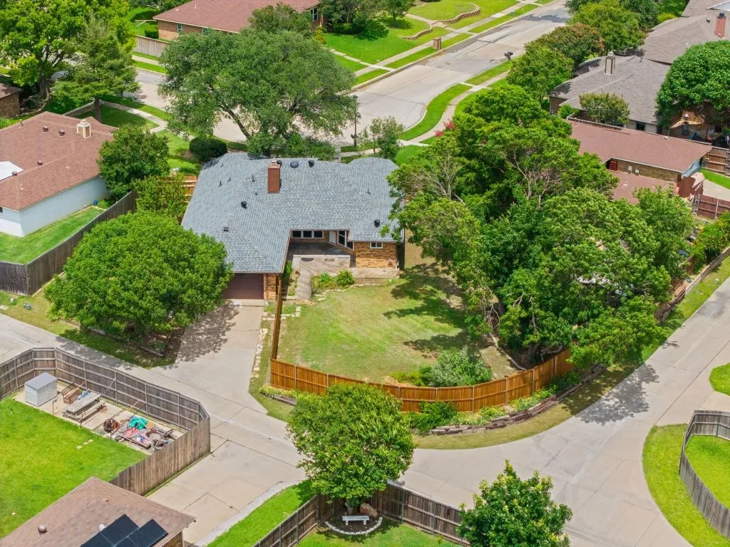 Single Family Residence For Sale in Denton County , 2008 Rochelle Lane, Carrollton, Texas 75007, 3 Bedroom, 2 Bathroom, 2 Garage spaces, 1,761 Sqft, built in 1984, mls#21306510, Real Estate Agent in Carrollton, Homes For Sale in Denton county, Homes For Sale in Carrollton, Realtor in Carrollton Texas, Real Estate Brokerage Independent Realty Texas, Luminita Cordes Realtor