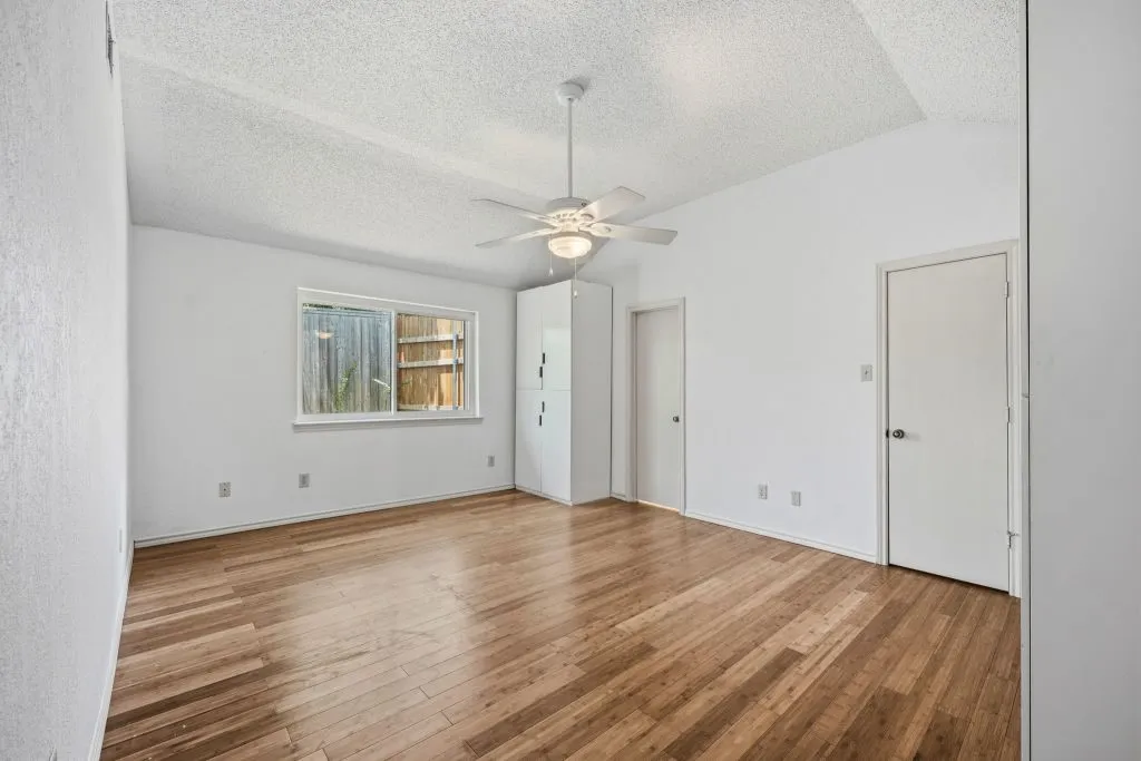 Single Family Residence For Sale in Denton County , 2008 Rochelle Lane, Carrollton, Texas 75007, 3 Bedroom, 2 Bathroom, 2 Garage spaces, 1,761 Sqft, built in 1984, mls#21306510, Real Estate Agent in Carrollton, Homes For Sale in Denton county, Homes For Sale in Carrollton, Realtor in Carrollton Texas, Real Estate Brokerage Independent Realty Texas, Luminita Cordes Realtor