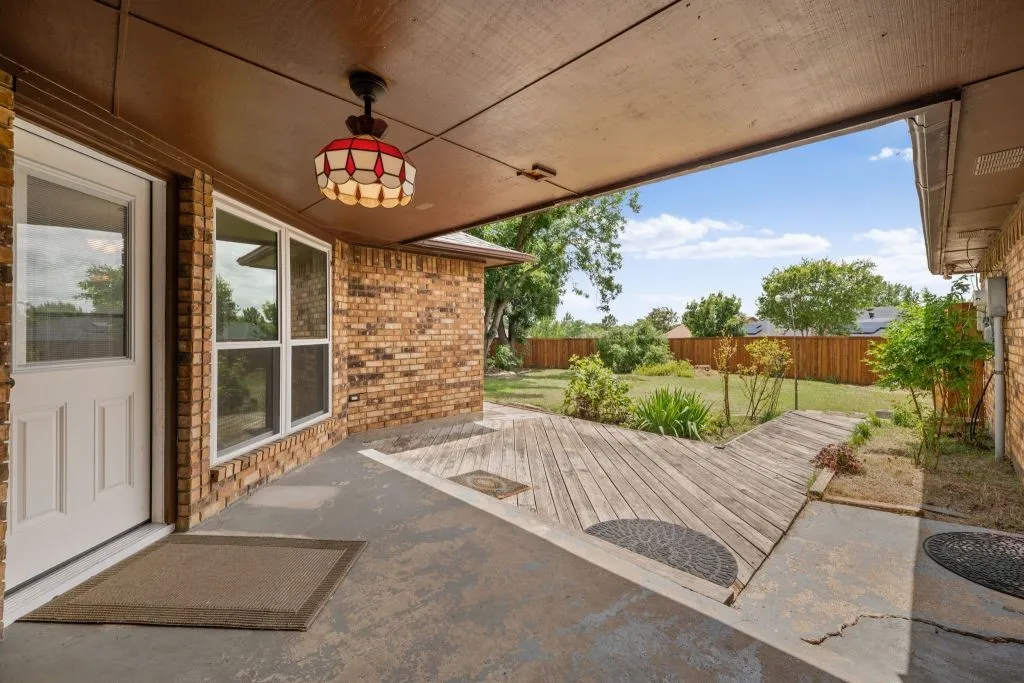 Single Family Residence For Sale in Denton County , 2008 Rochelle Lane, Carrollton, Texas 75007, 3 Bedroom, 2 Bathroom, 2 Garage spaces, 1,761 Sqft, built in 1984, mls#21306510, Real Estate Agent in Carrollton, Homes For Sale in Denton county, Homes For Sale in Carrollton, Realtor in Carrollton Texas, Real Estate Brokerage Independent Realty Texas, Luminita Cordes Realtor