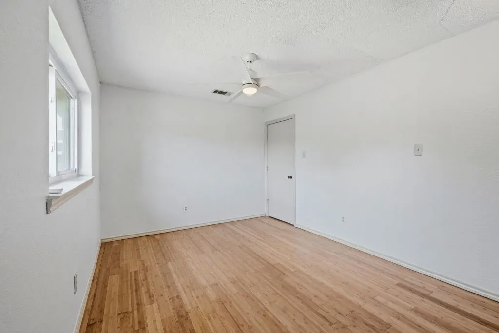 Single Family Residence For Sale in Denton County , 2008 Rochelle Lane, Carrollton, Texas 75007, 3 Bedroom, 2 Bathroom, 2 Garage spaces, 1,761 Sqft, built in 1984, mls#21306510, Real Estate Agent in Carrollton, Homes For Sale in Denton county, Homes For Sale in Carrollton, Realtor in Carrollton Texas, Real Estate Brokerage Independent Realty Texas, Luminita Cordes Realtor
