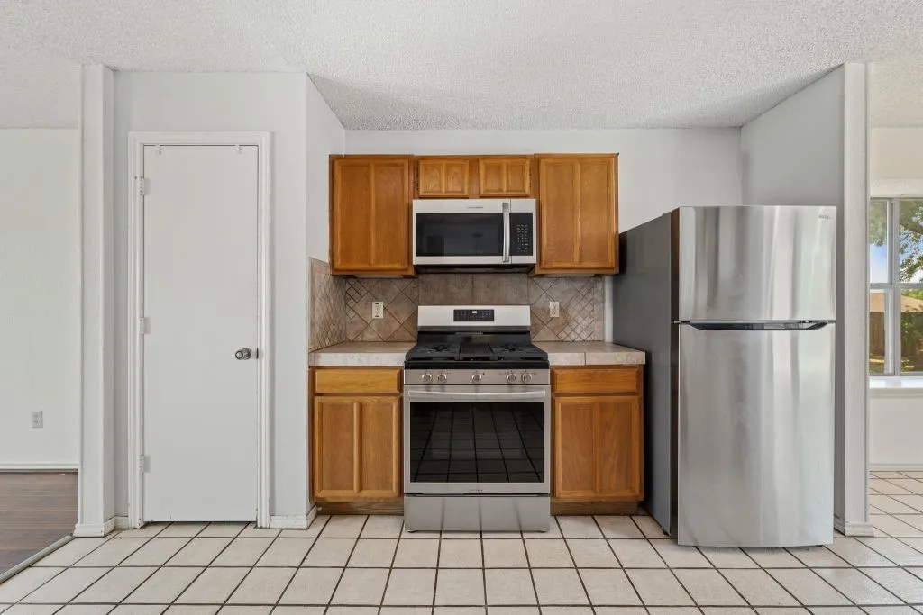 Single Family Residence For Sale in Denton County , 2008 Rochelle Lane, Carrollton, Texas 75007, 3 Bedroom, 2 Bathroom, 2 Garage spaces, 1,761 Sqft, built in 1984, mls#21306510, Real Estate Agent in Carrollton, Homes For Sale in Denton county, Homes For Sale in Carrollton, Realtor in Carrollton Texas, Real Estate Brokerage Independent Realty Texas, Luminita Cordes Realtor