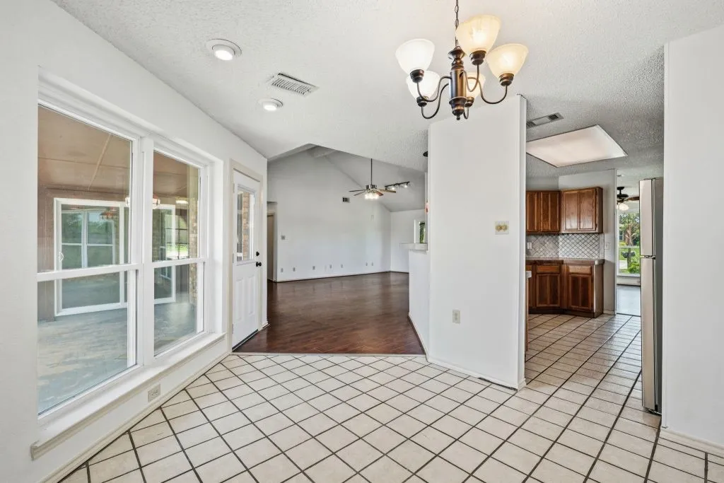 Single Family Residence For Sale in Denton County , 2008 Rochelle Lane, Carrollton, Texas 75007, 3 Bedroom, 2 Bathroom, 2 Garage spaces, 1,761 Sqft, built in 1984, mls#21306510, Real Estate Agent in Carrollton, Homes For Sale in Denton county, Homes For Sale in Carrollton, Realtor in Carrollton Texas, Real Estate Brokerage Independent Realty Texas, Luminita Cordes Realtor