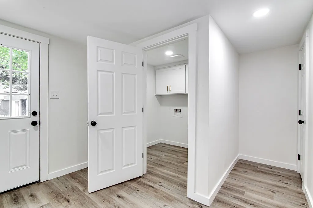 Single Family Residence For Sale in Johnson County , 904 S Anglin Street, Cleburne, Texas 76031, 3 Bedroom, 3 Bathroom, Garage spaces, 1,800 Sqft, built in 1940, mls#21304111, Real Estate Agent in Cleburne, Homes For Sale in Johnson county, Homes For Sale in Cleburne, Realtor in Cleburne Texas, Real Estate Brokerage Independent Realty Texas, Luminita Cordes Realtor