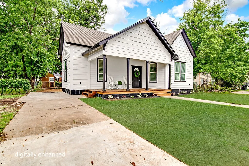 Single Family Residence For Sale in Johnson County , 904 S Anglin Street, Cleburne, Texas 76031, 3 Bedroom, 3 Bathroom, Garage spaces, 1,800 Sqft, built in 1940, mls#21304111, Real Estate Agent in Cleburne, Homes For Sale in Johnson county, Homes For Sale in Cleburne, Realtor in Cleburne Texas, Real Estate Brokerage Independent Realty Texas, Luminita Cordes Realtor