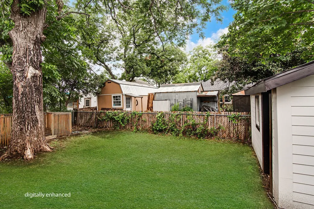 Single Family Residence For Sale in Johnson County , 904 S Anglin Street, Cleburne, Texas 76031, 3 Bedroom, 3 Bathroom, Garage spaces, 1,800 Sqft, built in 1940, mls#21304111, Real Estate Agent in Cleburne, Homes For Sale in Johnson county, Homes For Sale in Cleburne, Realtor in Cleburne Texas, Real Estate Brokerage Independent Realty Texas, Luminita Cordes Realtor