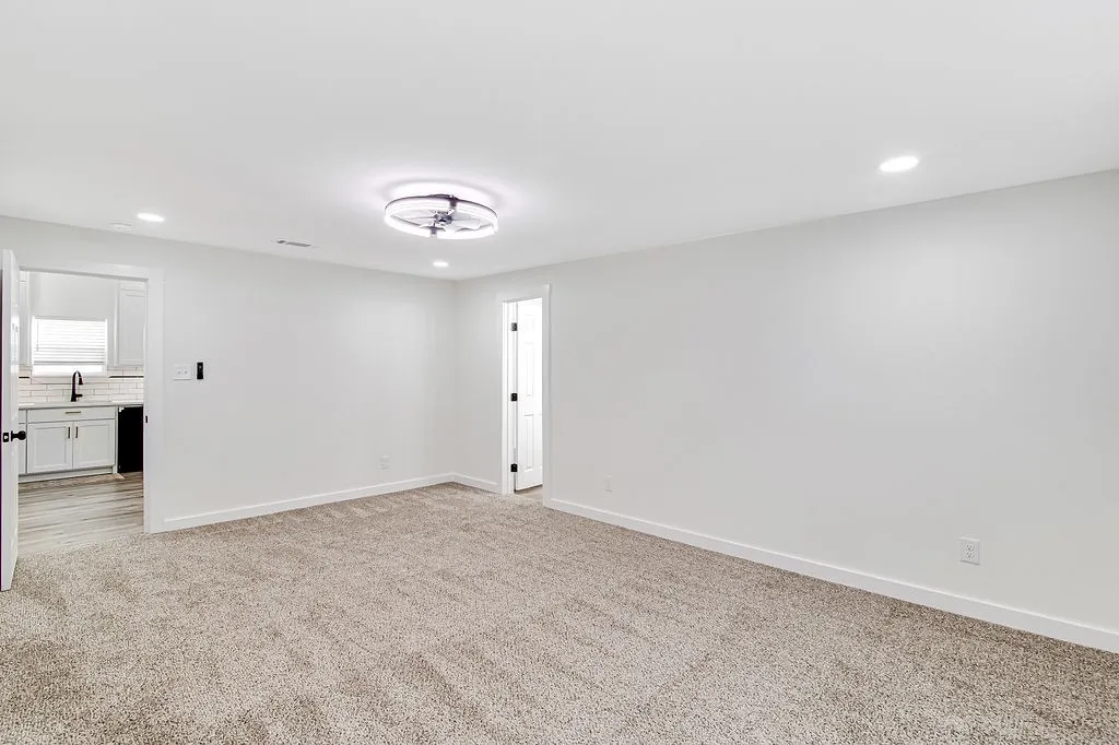 Single Family Residence For Sale in Johnson County , 904 S Anglin Street, Cleburne, Texas 76031, 3 Bedroom, 3 Bathroom, Garage spaces, 1,800 Sqft, built in 1940, mls#21304111, Real Estate Agent in Cleburne, Homes For Sale in Johnson county, Homes For Sale in Cleburne, Realtor in Cleburne Texas, Real Estate Brokerage Independent Realty Texas, Luminita Cordes Realtor