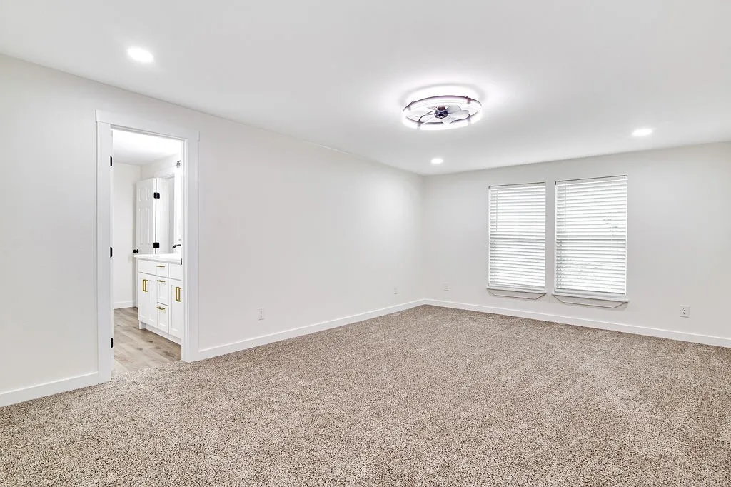 Single Family Residence For Sale in Johnson County , 904 S Anglin Street, Cleburne, Texas 76031, 3 Bedroom, 3 Bathroom, Garage spaces, 1,800 Sqft, built in 1940, mls#21304111, Real Estate Agent in Cleburne, Homes For Sale in Johnson county, Homes For Sale in Cleburne, Realtor in Cleburne Texas, Real Estate Brokerage Independent Realty Texas, Luminita Cordes Realtor