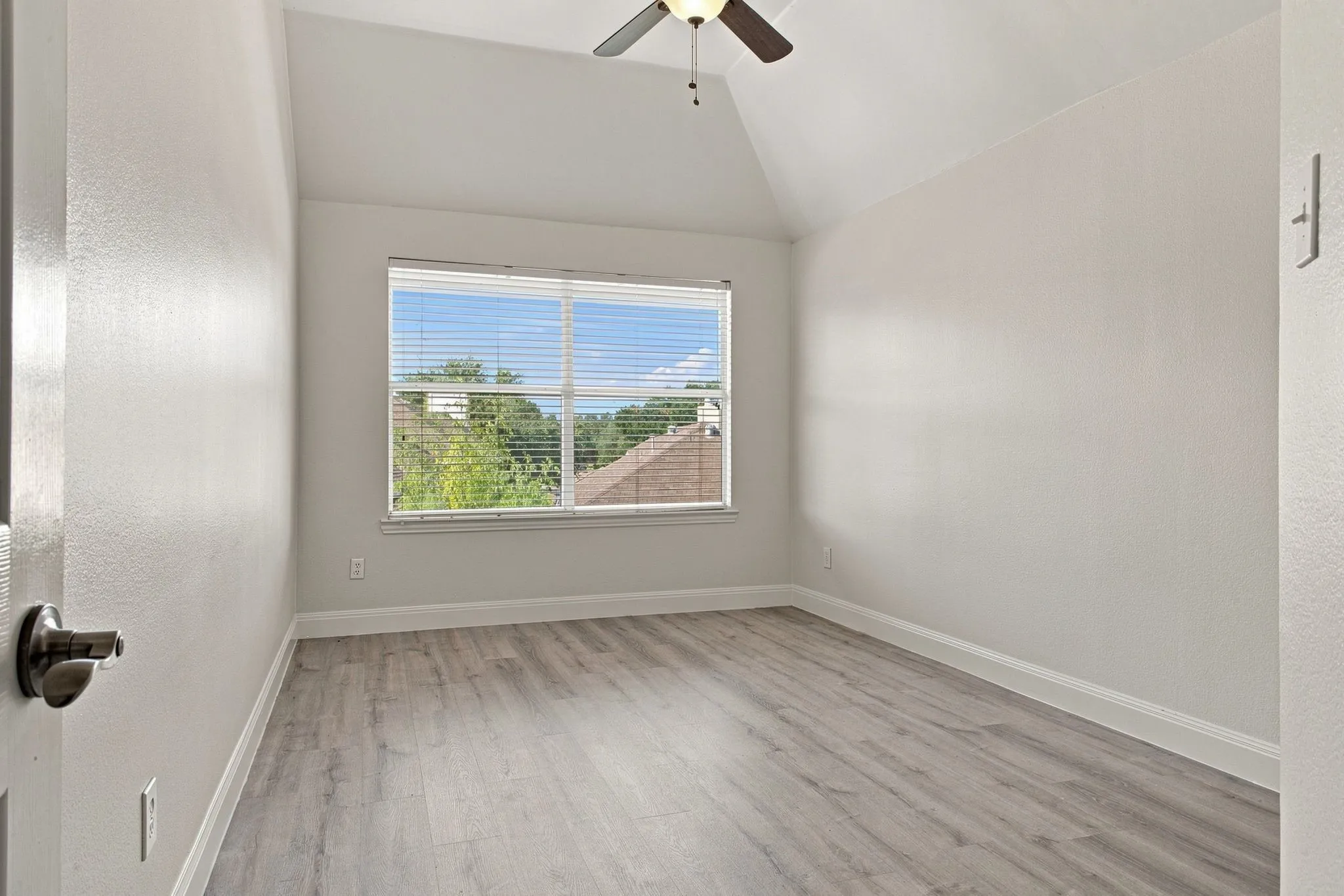 Single Family Residence For Sale in Denton County , 3117 Irvine Drive, Carrollton, Texas 75007, 4 Bedroom, 3 Bathroom, 2 Garage spaces, 2,842 Sqft, built in 1996, mls#21305938, Real Estate Agent in Carrollton, Homes For Sale in Denton county, Homes For Sale in Carrollton, Realtor in Carrollton Texas, Real Estate Brokerage Independent Realty Texas, Luminita Cordes Realtor