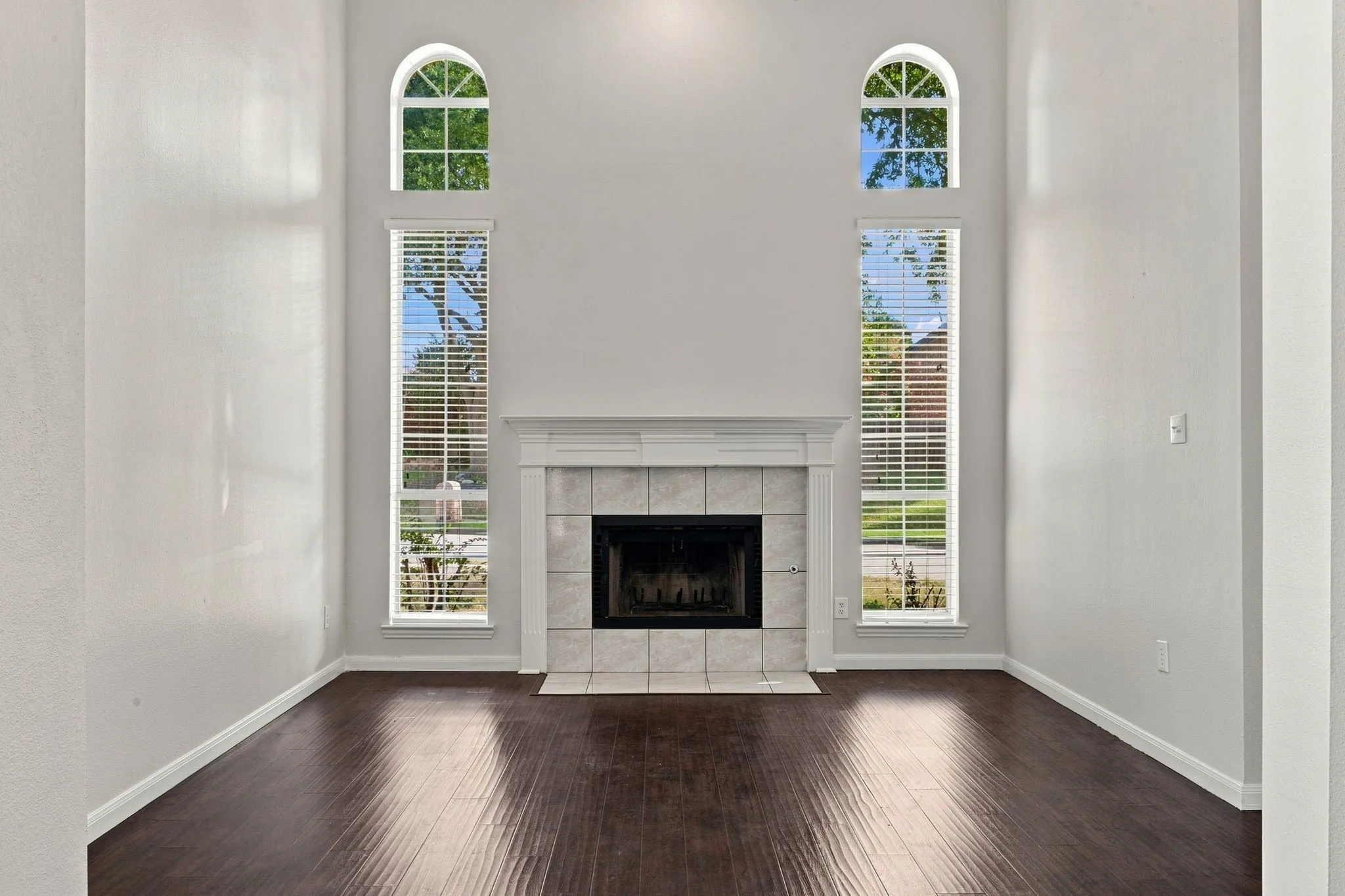 Single Family Residence For Sale in Denton County , 3117 Irvine Drive, Carrollton, Texas 75007, 4 Bedroom, 3 Bathroom, 2 Garage spaces, 2,842 Sqft, built in 1996, mls#21305938, Real Estate Agent in Carrollton, Homes For Sale in Denton county, Homes For Sale in Carrollton, Realtor in Carrollton Texas, Real Estate Brokerage Independent Realty Texas, Luminita Cordes Realtor