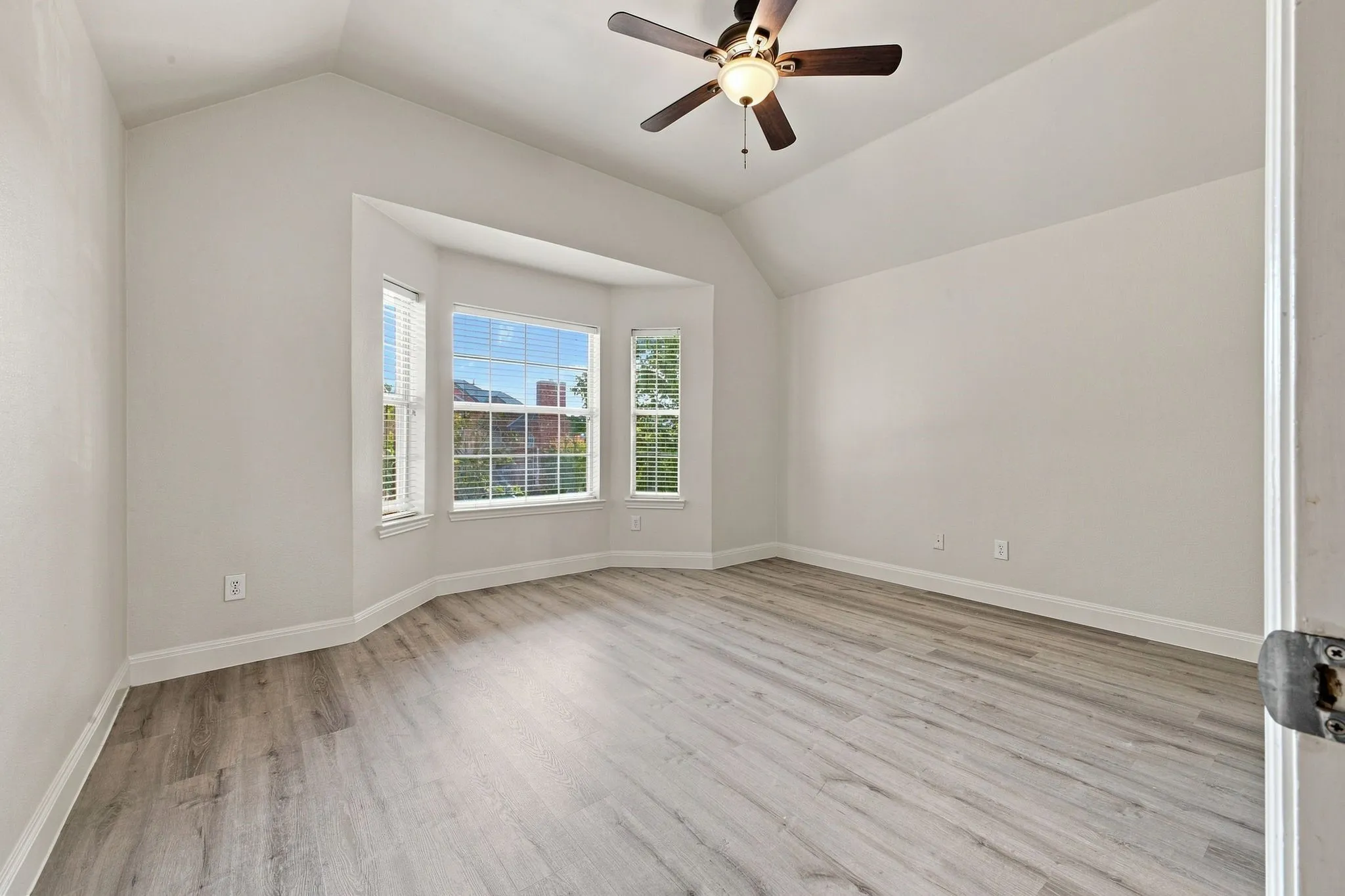 Single Family Residence For Sale in Denton County , 3117 Irvine Drive, Carrollton, Texas 75007, 4 Bedroom, 3 Bathroom, 2 Garage spaces, 2,842 Sqft, built in 1996, mls#21305938, Real Estate Agent in Carrollton, Homes For Sale in Denton county, Homes For Sale in Carrollton, Realtor in Carrollton Texas, Real Estate Brokerage Independent Realty Texas, Luminita Cordes Realtor