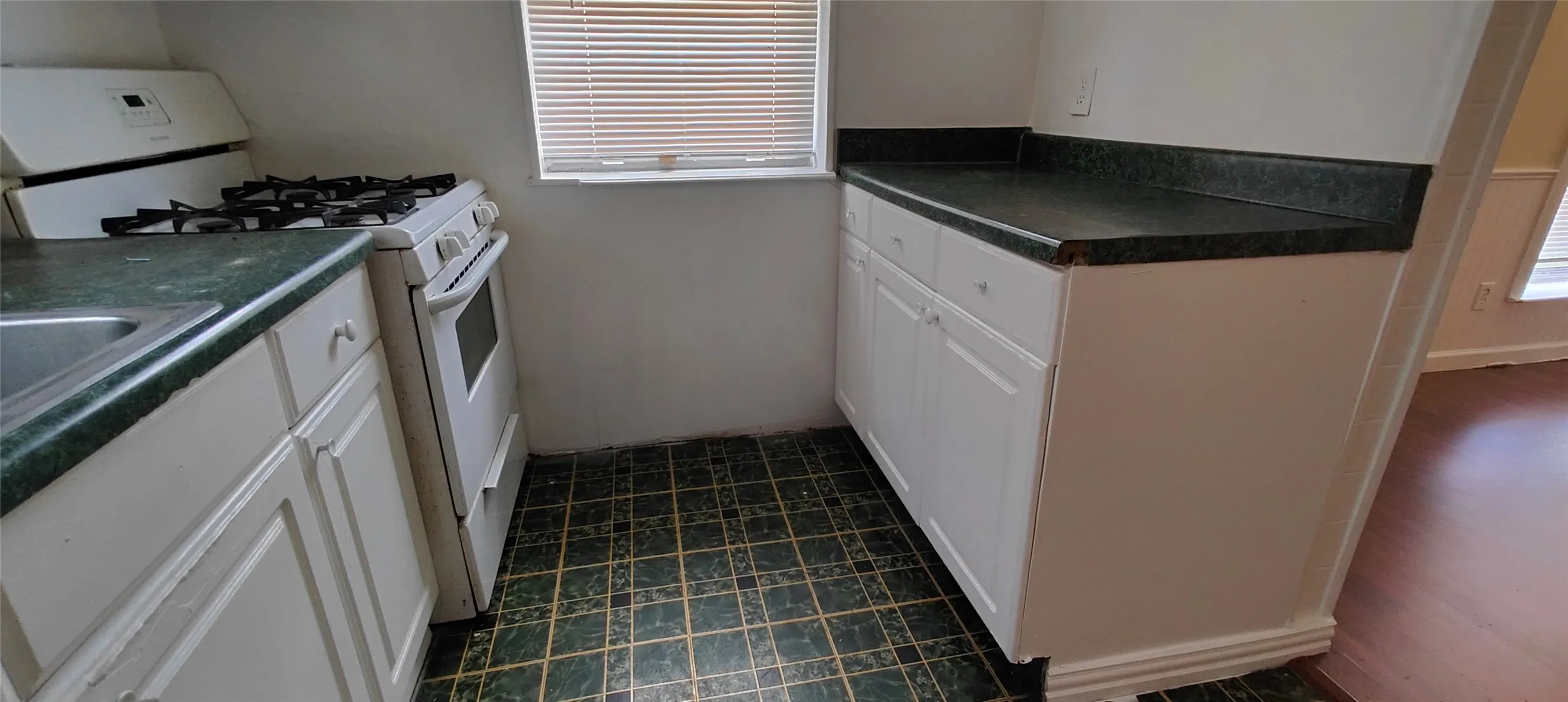 Single Family Residence For Rent in Dallas County , 2413 Royal Drive, Garland, Texas 75041, 4 Bedroom, 2 Bathroom, 2 Garage spaces, 1,345 Sqft, built in 1962, mls#21306552, Real Estate Agent in Garland, Homes For Rent in Dallas county, Homes For Rent in Garland, Realtor in Garland Texas, Real Estate Brokerage Independent Realty Texas, Luminita Cordes Realtor