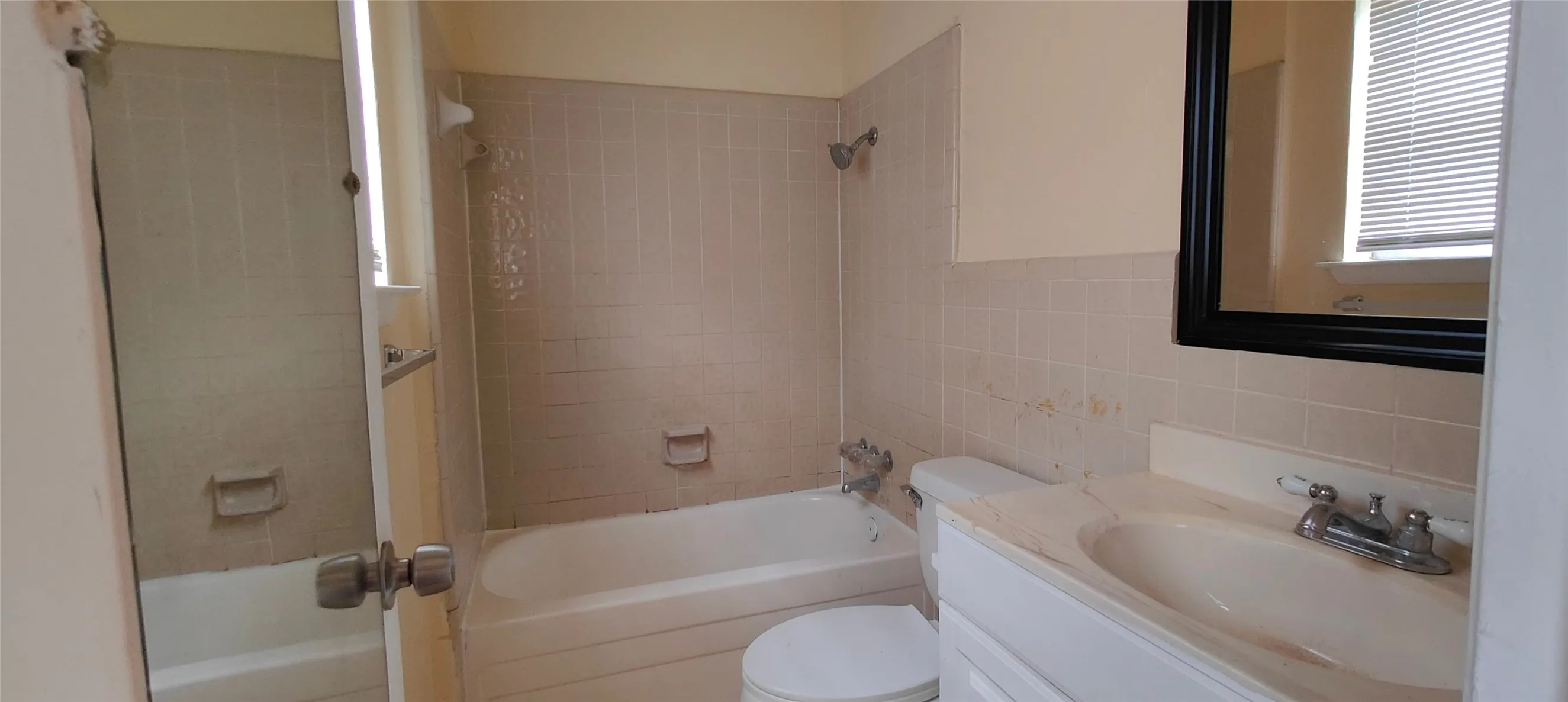 Single Family Residence For Rent in Dallas County , 2413 Royal Drive, Garland, Texas 75041, 4 Bedroom, 2 Bathroom, 2 Garage spaces, 1,345 Sqft, built in 1962, mls#21306552, Real Estate Agent in Garland, Homes For Rent in Dallas county, Homes For Rent in Garland, Realtor in Garland Texas, Real Estate Brokerage Independent Realty Texas, Luminita Cordes Realtor