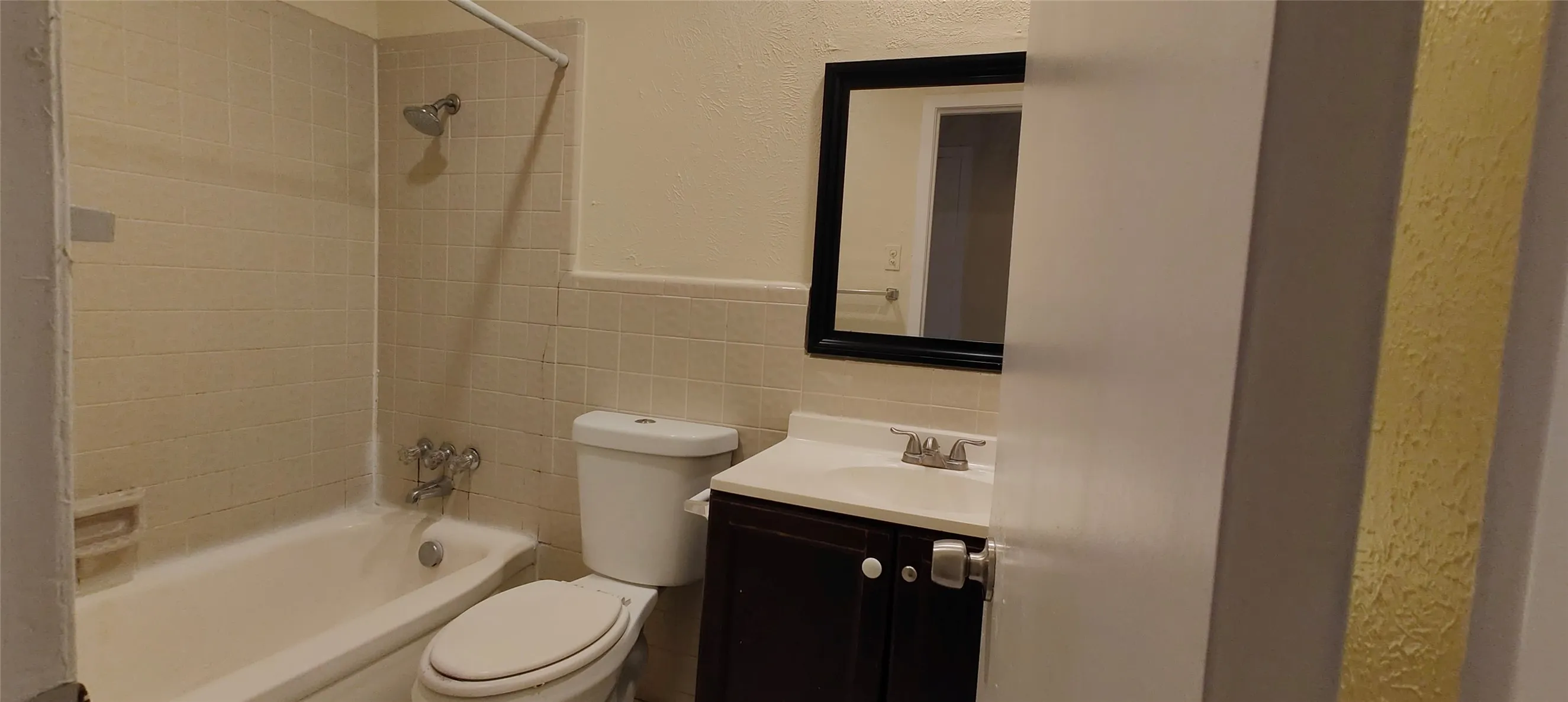 Single Family Residence For Rent in Dallas County , 2413 Royal Drive, Garland, Texas 75041, 4 Bedroom, 2 Bathroom, 2 Garage spaces, 1,345 Sqft, built in 1962, mls#21306552, Real Estate Agent in Garland, Homes For Rent in Dallas county, Homes For Rent in Garland, Realtor in Garland Texas, Real Estate Brokerage Independent Realty Texas, Luminita Cordes Realtor