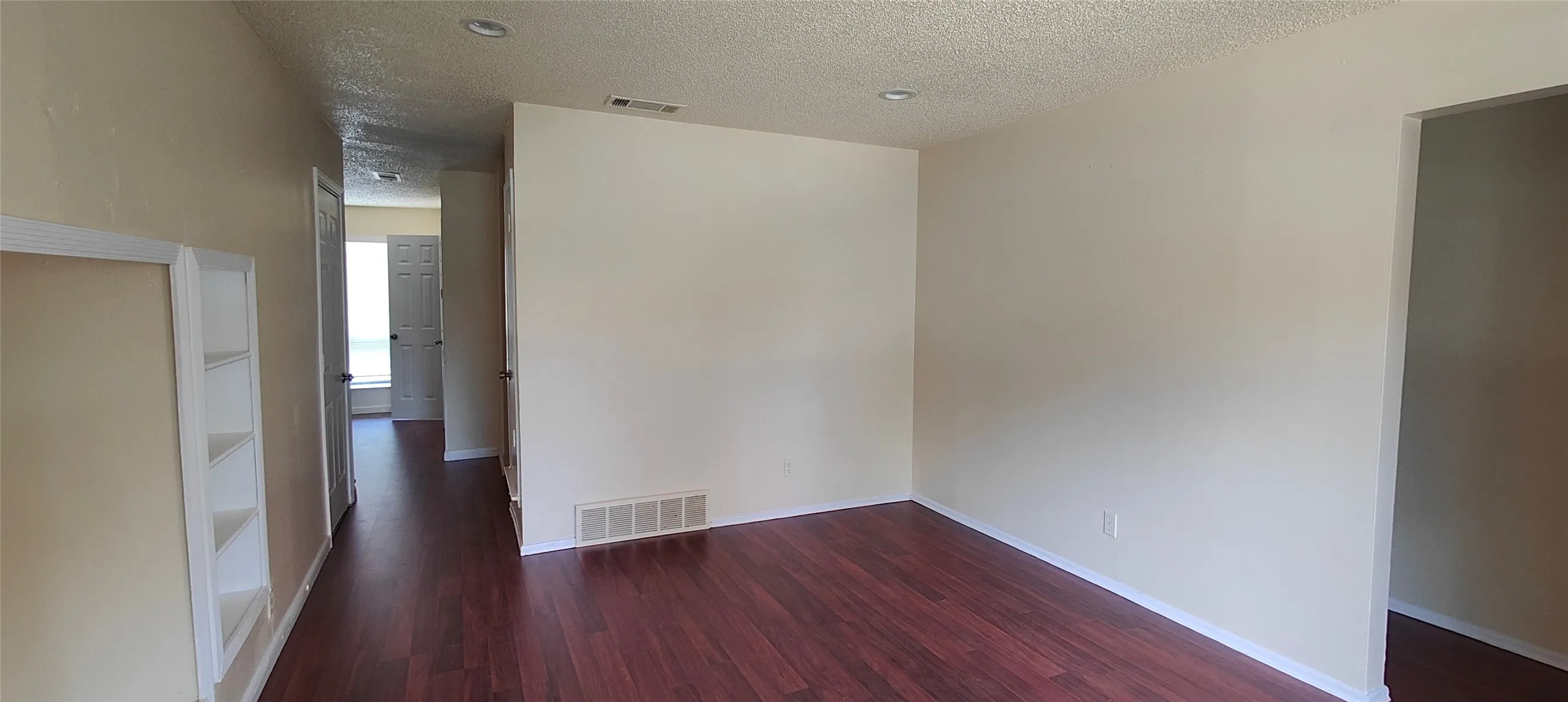 Single Family Residence For Rent in Dallas County , 2413 Royal Drive, Garland, Texas 75041, 4 Bedroom, 2 Bathroom, 2 Garage spaces, 1,345 Sqft, built in 1962, mls#21306552, Real Estate Agent in Garland, Homes For Rent in Dallas county, Homes For Rent in Garland, Realtor in Garland Texas, Real Estate Brokerage Independent Realty Texas, Luminita Cordes Realtor