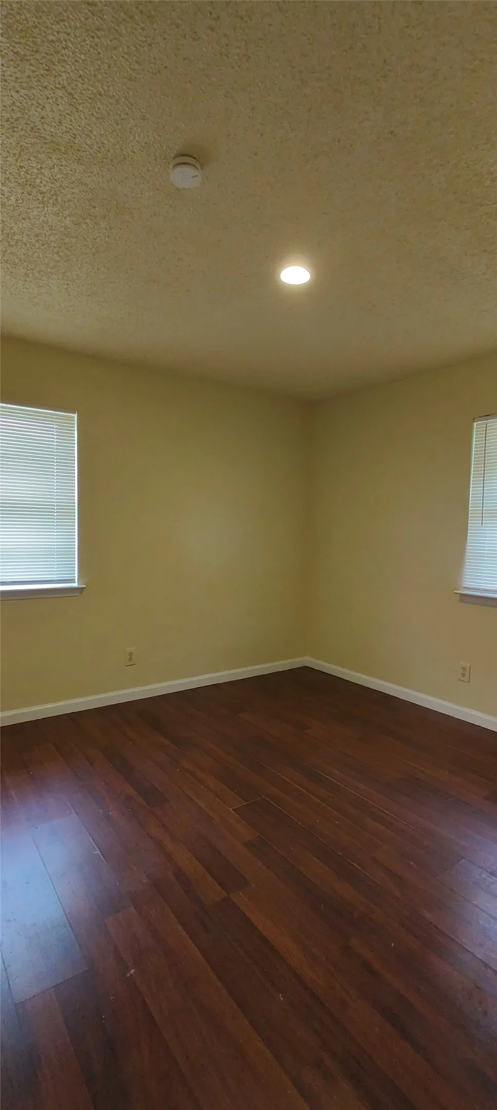 Single Family Residence For Rent in Dallas County , 2413 Royal Drive, Garland, Texas 75041, 4 Bedroom, 2 Bathroom, 2 Garage spaces, 1,345 Sqft, built in 1962, mls#21306552, Real Estate Agent in Garland, Homes For Rent in Dallas county, Homes For Rent in Garland, Realtor in Garland Texas, Real Estate Brokerage Independent Realty Texas, Luminita Cordes Realtor