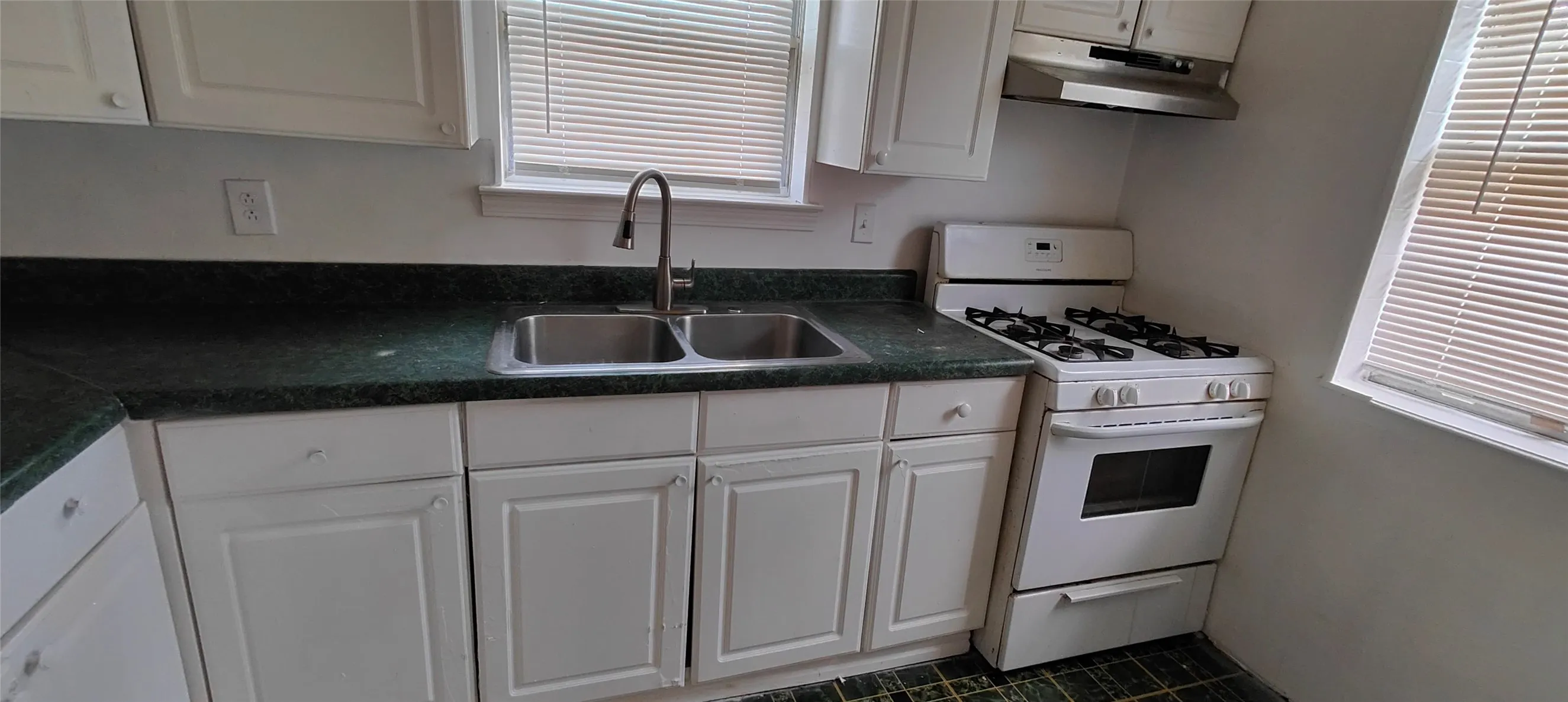 Single Family Residence For Rent in Dallas County , 2413 Royal Drive, Garland, Texas 75041, 4 Bedroom, 2 Bathroom, 2 Garage spaces, 1,345 Sqft, built in 1962, mls#21306552, Real Estate Agent in Garland, Homes For Rent in Dallas county, Homes For Rent in Garland, Realtor in Garland Texas, Real Estate Brokerage Independent Realty Texas, Luminita Cordes Realtor