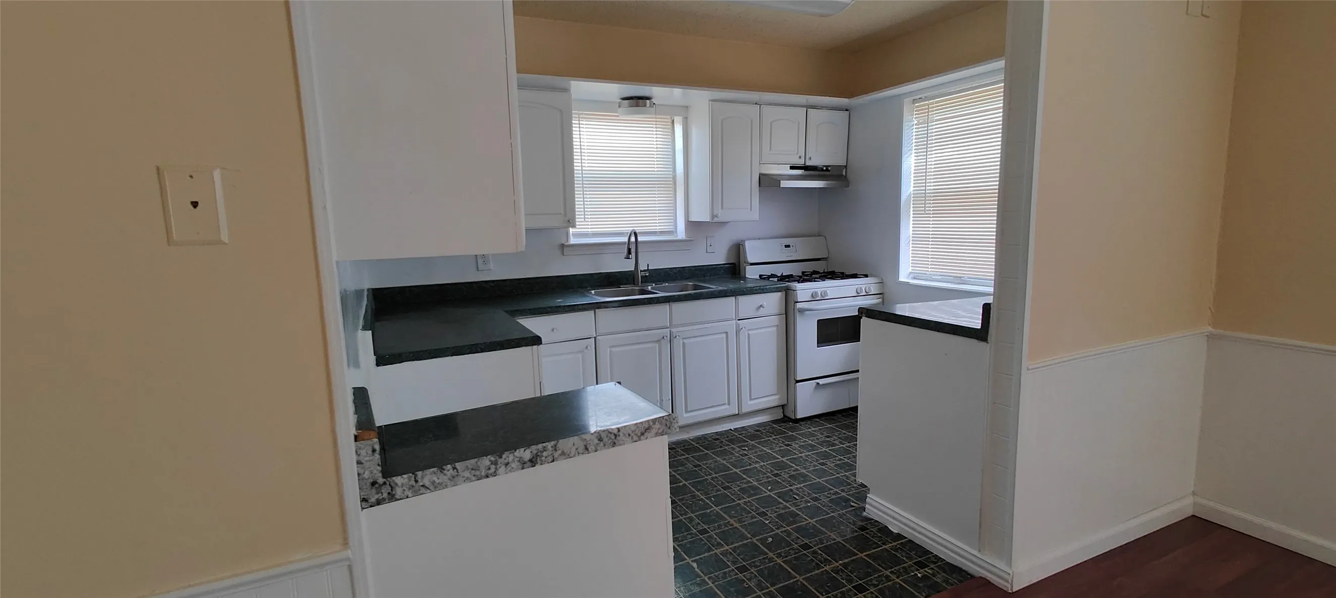 Single Family Residence For Rent in Dallas County , 2413 Royal Drive, Garland, Texas 75041, 4 Bedroom, 2 Bathroom, 2 Garage spaces, 1,345 Sqft, built in 1962, mls#21306552, Real Estate Agent in Garland, Homes For Rent in Dallas county, Homes For Rent in Garland, Realtor in Garland Texas, Real Estate Brokerage Independent Realty Texas, Luminita Cordes Realtor