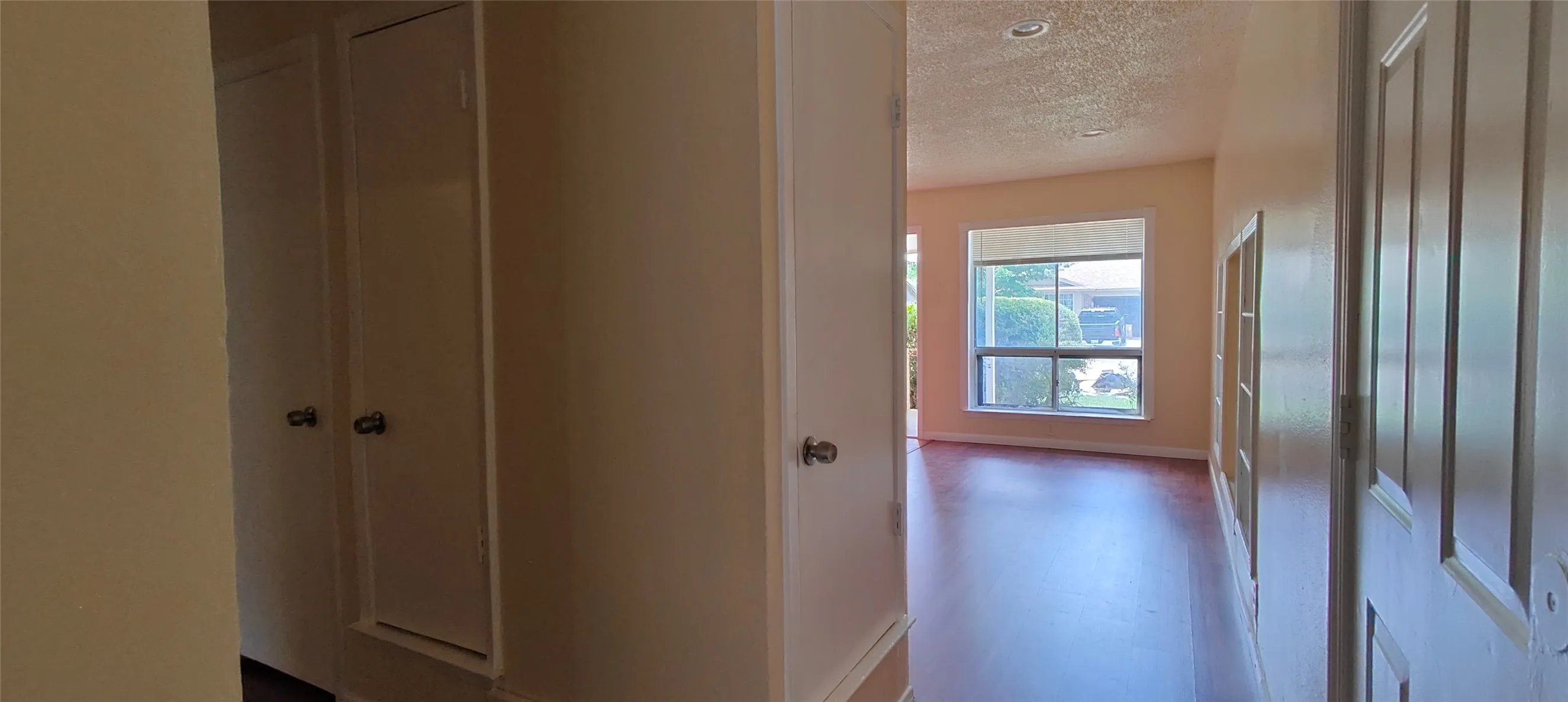 Single Family Residence For Rent in Dallas County , 2413 Royal Drive, Garland, Texas 75041, 4 Bedroom, 2 Bathroom, 2 Garage spaces, 1,345 Sqft, built in 1962, mls#21306552, Real Estate Agent in Garland, Homes For Rent in Dallas county, Homes For Rent in Garland, Realtor in Garland Texas, Real Estate Brokerage Independent Realty Texas, Luminita Cordes Realtor