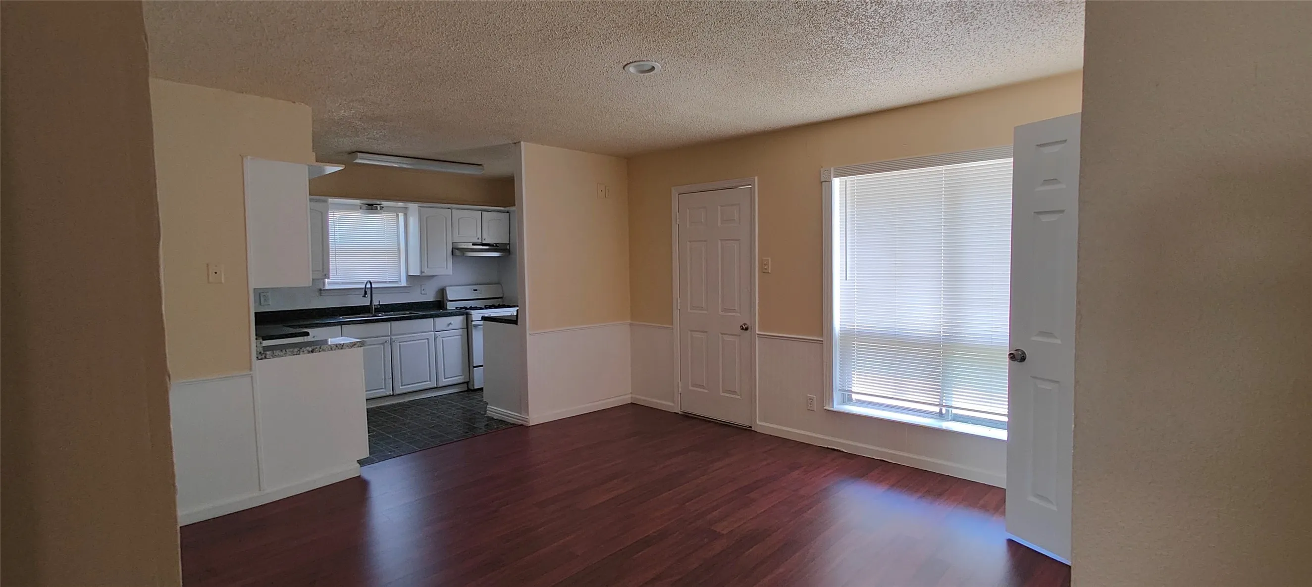 Single Family Residence For Rent in Dallas County , 2413 Royal Drive, Garland, Texas 75041, 4 Bedroom, 2 Bathroom, 2 Garage spaces, 1,345 Sqft, built in 1962, mls#21306552, Real Estate Agent in Garland, Homes For Rent in Dallas county, Homes For Rent in Garland, Realtor in Garland Texas, Real Estate Brokerage Independent Realty Texas, Luminita Cordes Realtor