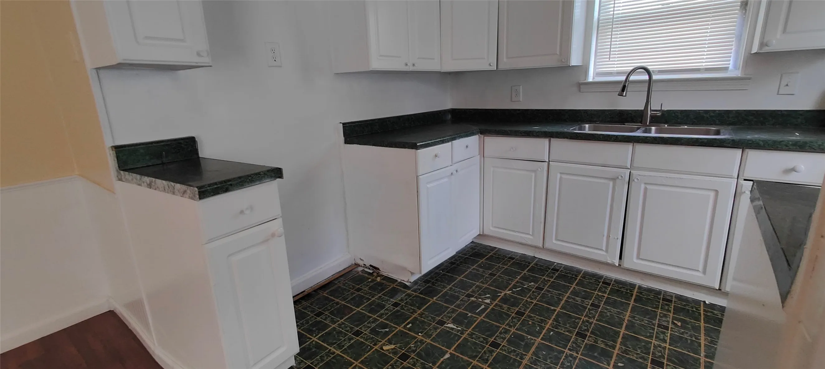 Single Family Residence For Rent in Dallas County , 2413 Royal Drive, Garland, Texas 75041, 4 Bedroom, 2 Bathroom, 2 Garage spaces, 1,345 Sqft, built in 1962, mls#21306552, Real Estate Agent in Garland, Homes For Rent in Dallas county, Homes For Rent in Garland, Realtor in Garland Texas, Real Estate Brokerage Independent Realty Texas, Luminita Cordes Realtor