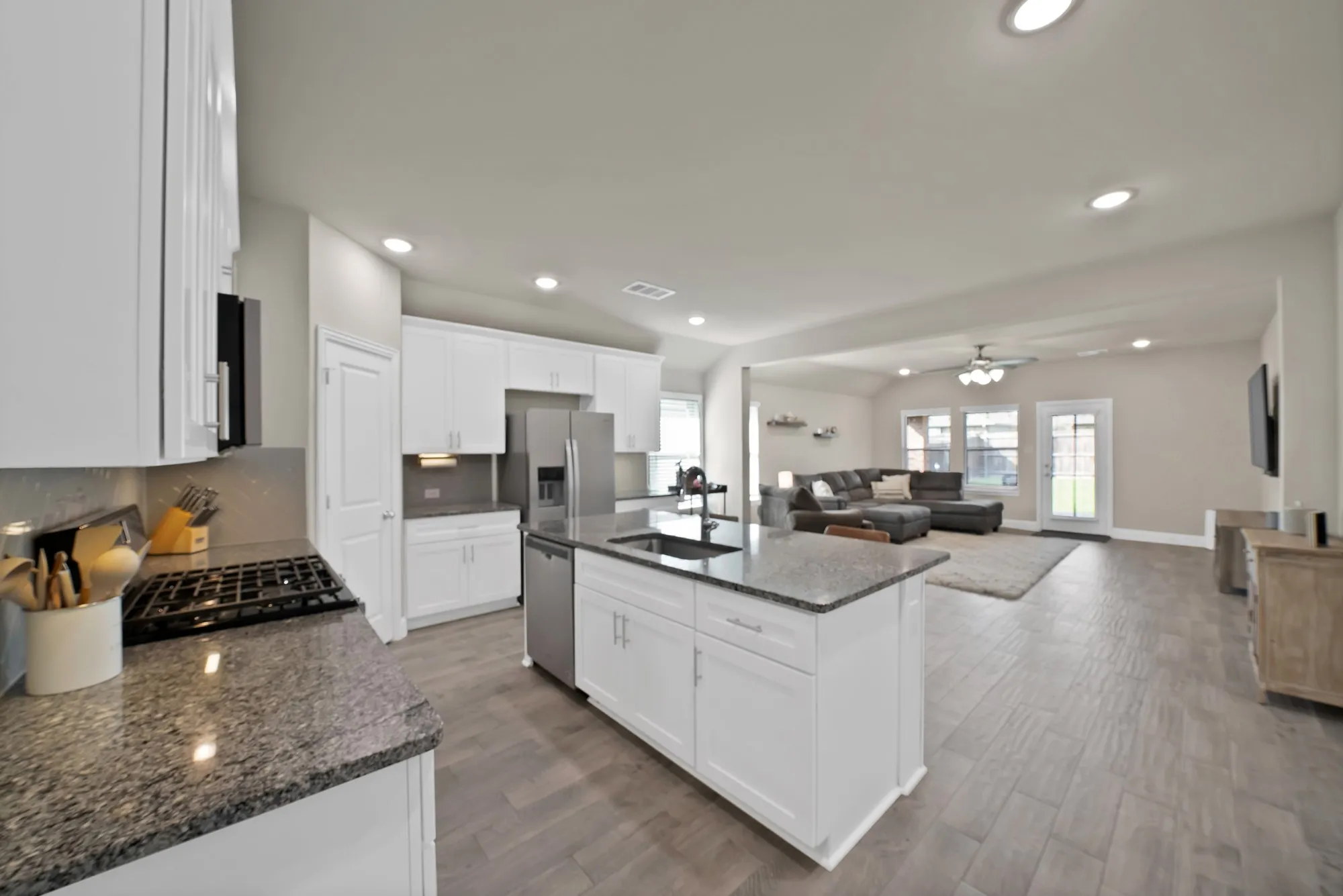 Single Family Residence For Sale in Kaufman County , 2299 Templin Avenue, Forney, Texas 75126, 3 Bedroom, 2 Bathroom, 2 Garage spaces, 1,746 Sqft, built in 2020, mls#21290073, Real Estate Agent in Forney, Homes For Sale in Kaufman county, Homes For Sale in Forney, Realtor in Forney Texas, Real Estate Brokerage Independent Realty Texas, Luminita Cordes Realtor