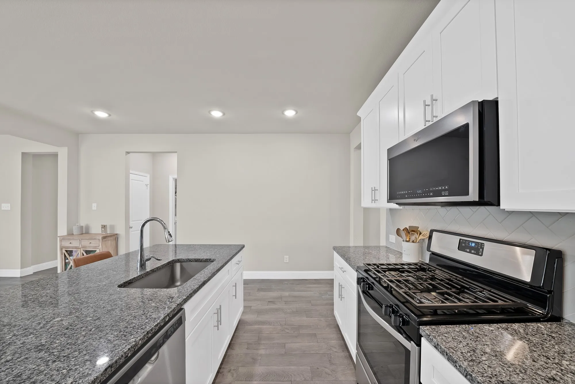 Single Family Residence For Sale in Kaufman County , 2299 Templin Avenue, Forney, Texas 75126, 3 Bedroom, 2 Bathroom, 2 Garage spaces, 1,746 Sqft, built in 2020, mls#21290073, Real Estate Agent in Forney, Homes For Sale in Kaufman county, Homes For Sale in Forney, Realtor in Forney Texas, Real Estate Brokerage Independent Realty Texas, Luminita Cordes Realtor