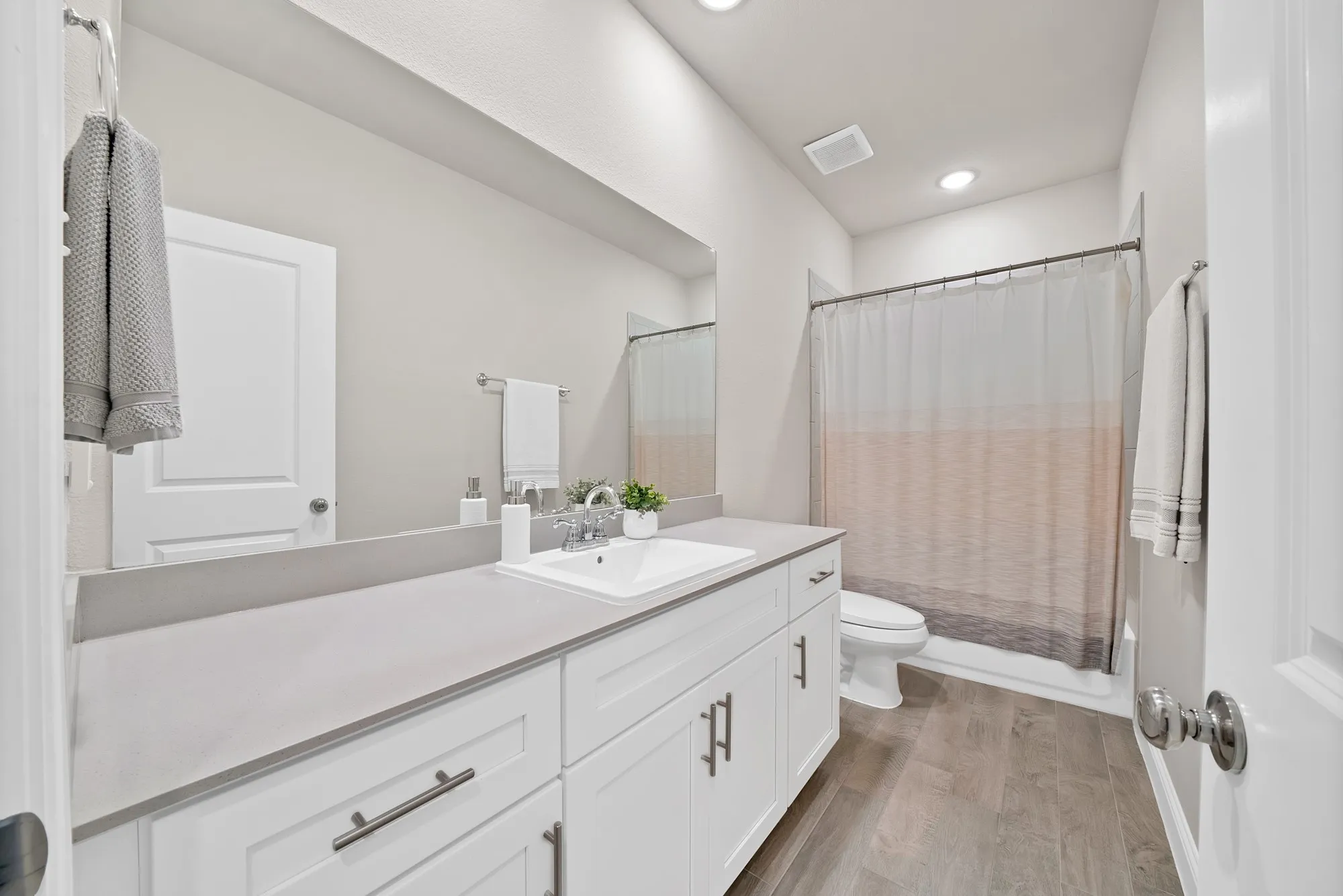 Single Family Residence For Sale in Kaufman County , 2299 Templin Avenue, Forney, Texas 75126, 3 Bedroom, 2 Bathroom, 2 Garage spaces, 1,746 Sqft, built in 2020, mls#21290073, Real Estate Agent in Forney, Homes For Sale in Kaufman county, Homes For Sale in Forney, Realtor in Forney Texas, Real Estate Brokerage Independent Realty Texas, Luminita Cordes Realtor