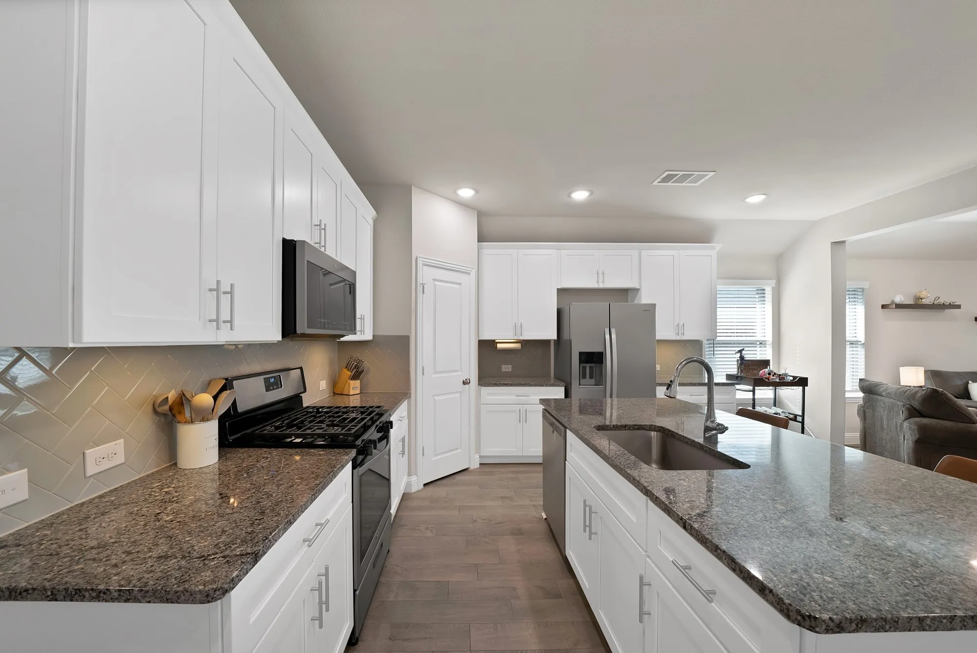 Single Family Residence For Sale in Kaufman County , 2299 Templin Avenue, Forney, Texas 75126, 3 Bedroom, 2 Bathroom, 2 Garage spaces, 1,746 Sqft, built in 2020, mls#21290073, Real Estate Agent in Forney, Homes For Sale in Kaufman county, Homes For Sale in Forney, Realtor in Forney Texas, Real Estate Brokerage Independent Realty Texas, Luminita Cordes Realtor