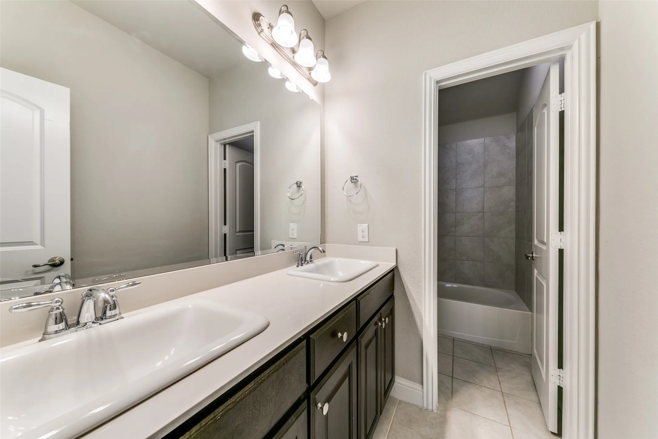 Single Family Residence For Rent in Collin County , 17660 Sequoia Drive, Dallas, Texas 75252, 4 Bedroom, 4 Bathroom, 2 Garage spaces, 2,879 Sqft, built in 2018, mls#21305202, Real Estate Agent in Dallas, Homes For Rent in Collin county, Homes For Rent in Dallas, Realtor in Dallas Texas, Real Estate Brokerage Independent Realty Texas, Luminita Cordes Realtor