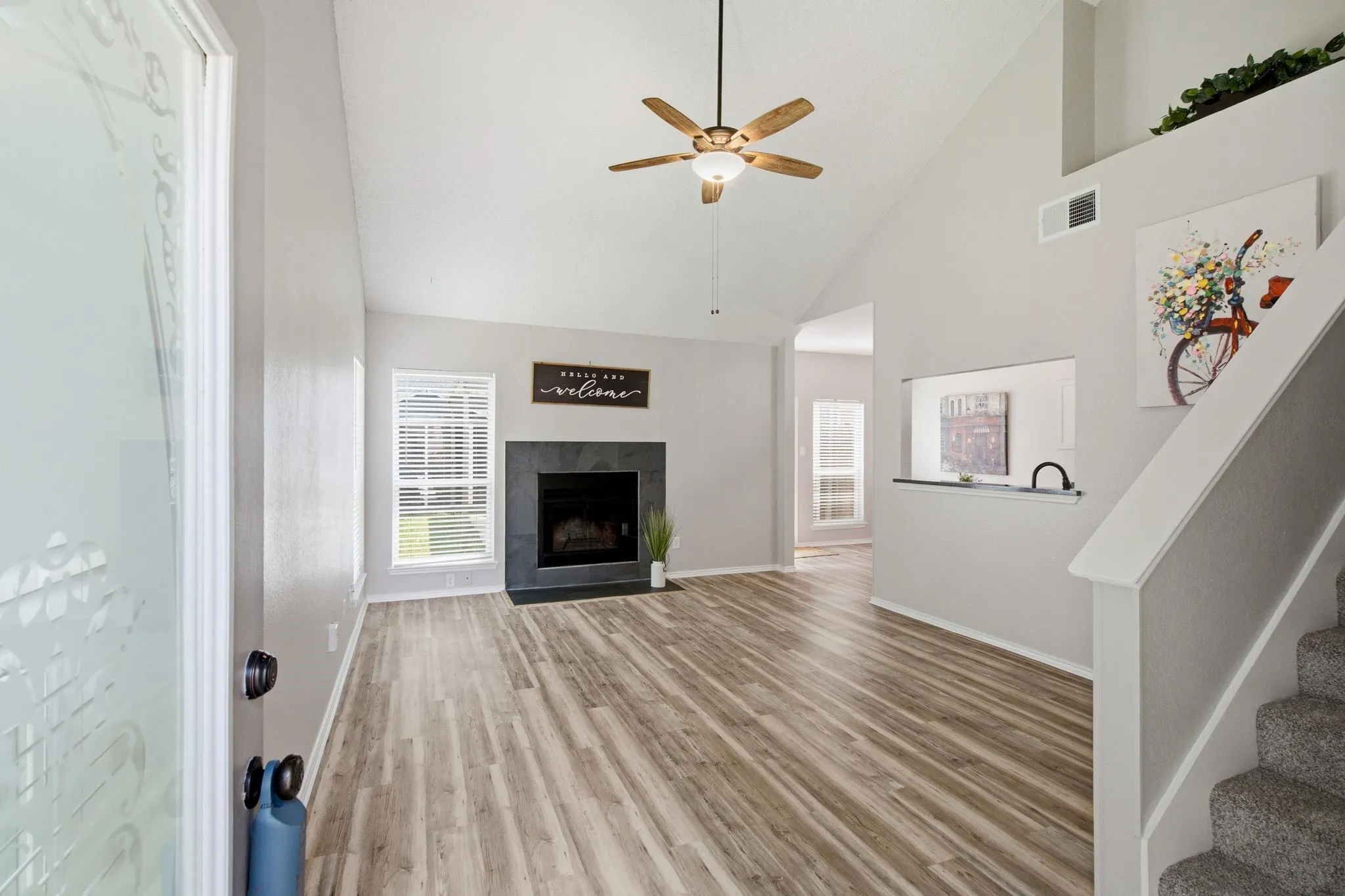 Townhouse For Sale in Tarrant County , 2702 Ansley Court, Euless, Texas 76039, 3 Bedroom, 2 Bathroom, Garage spaces, 1,317 Sqft, built in 1984, mls#21305253, Real Estate Agent in Euless, Homes For Sale in Tarrant county, Homes For Sale in Euless, Realtor in Euless Texas, Real Estate Brokerage Independent Realty Texas, Luminita Cordes Realtor