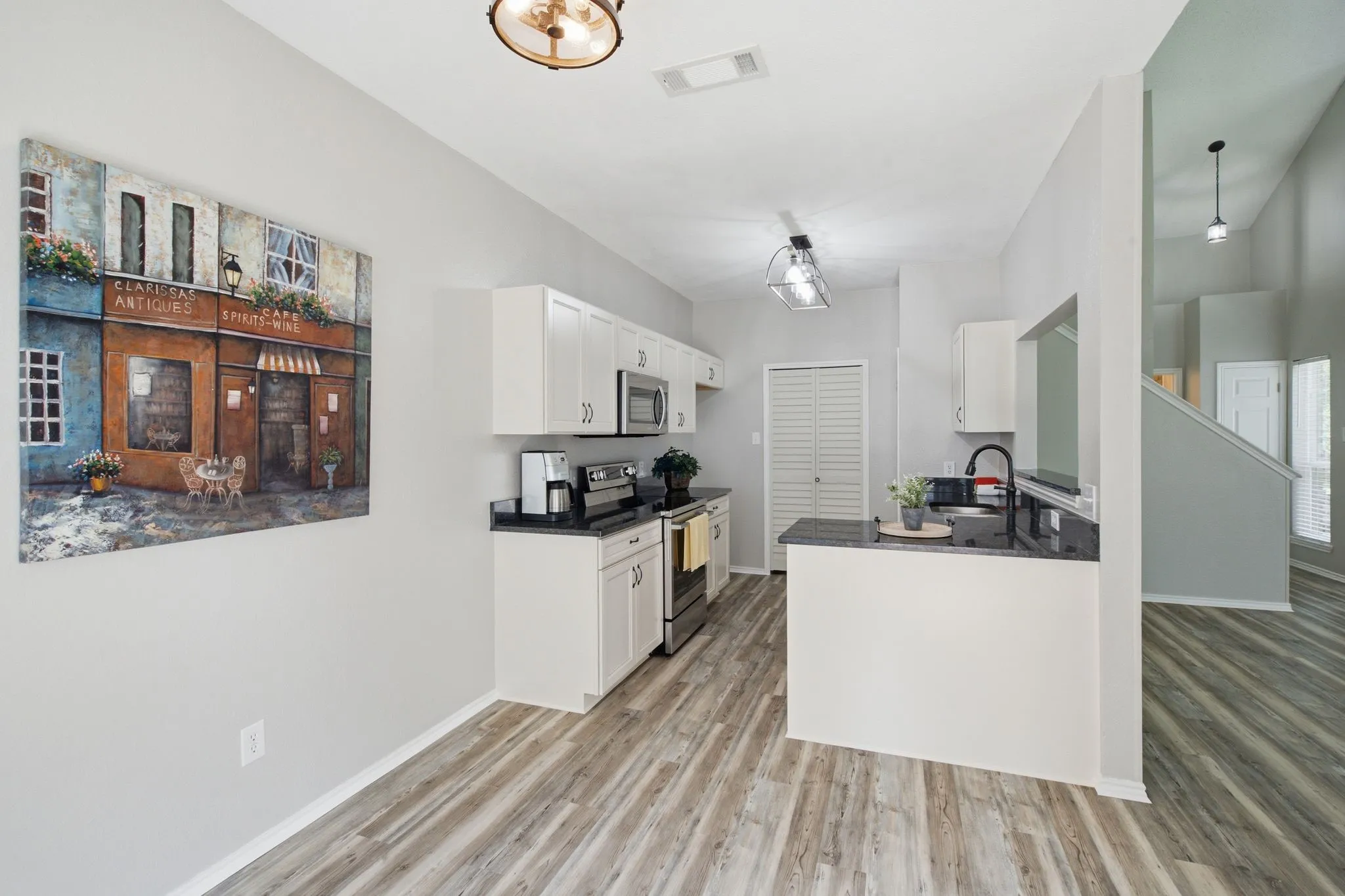 Townhouse For Sale in Tarrant County , 2702 Ansley Court, Euless, Texas 76039, 3 Bedroom, 2 Bathroom, Garage spaces, 1,317 Sqft, built in 1984, mls#21305253, Real Estate Agent in Euless, Homes For Sale in Tarrant county, Homes For Sale in Euless, Realtor in Euless Texas, Real Estate Brokerage Independent Realty Texas, Luminita Cordes Realtor