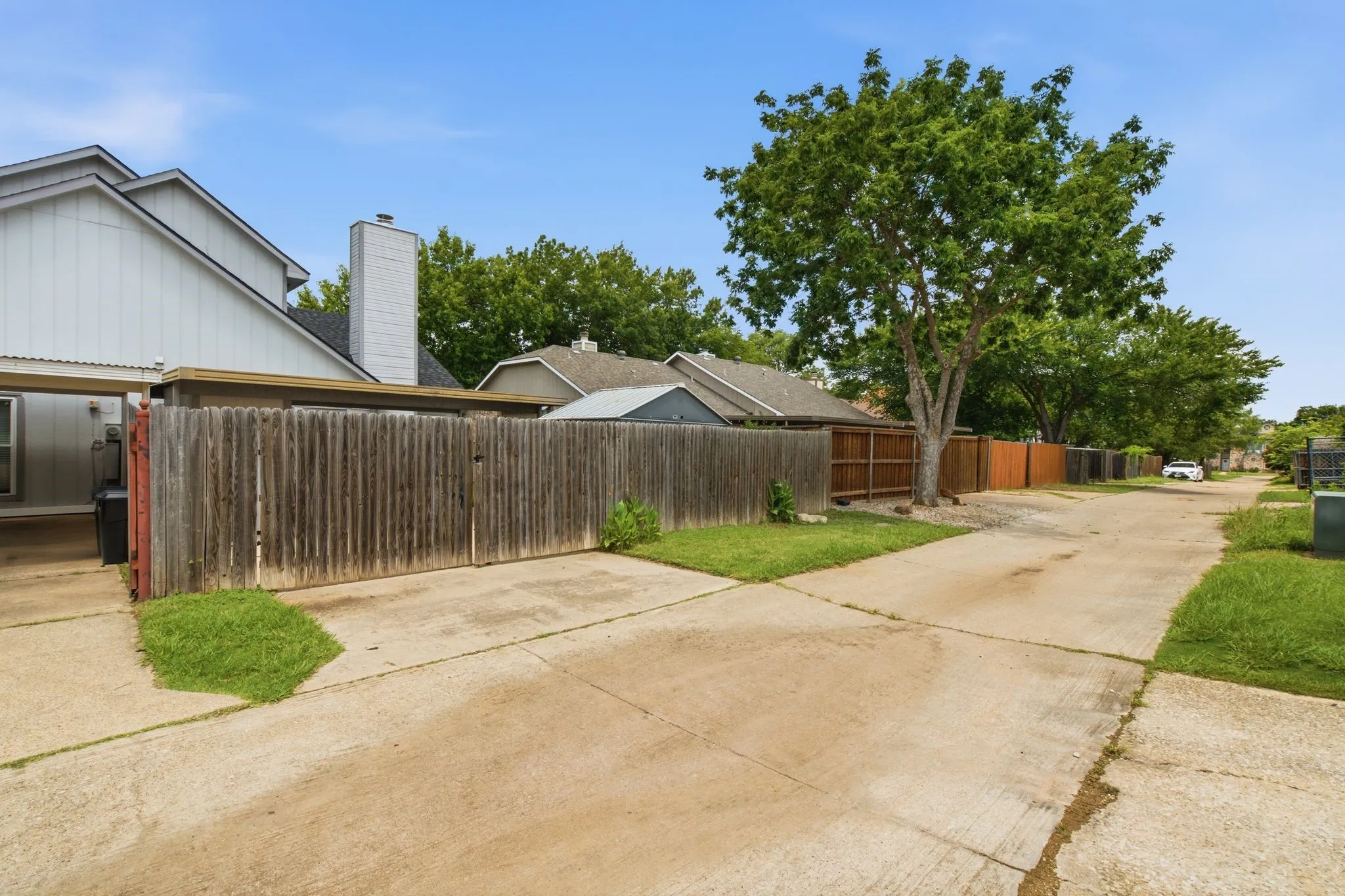Townhouse For Sale in Tarrant County , 2702 Ansley Court, Euless, Texas 76039, 3 Bedroom, 2 Bathroom, Garage spaces, 1,317 Sqft, built in 1984, mls#21305253, Real Estate Agent in Euless, Homes For Sale in Tarrant county, Homes For Sale in Euless, Realtor in Euless Texas, Real Estate Brokerage Independent Realty Texas, Luminita Cordes Realtor