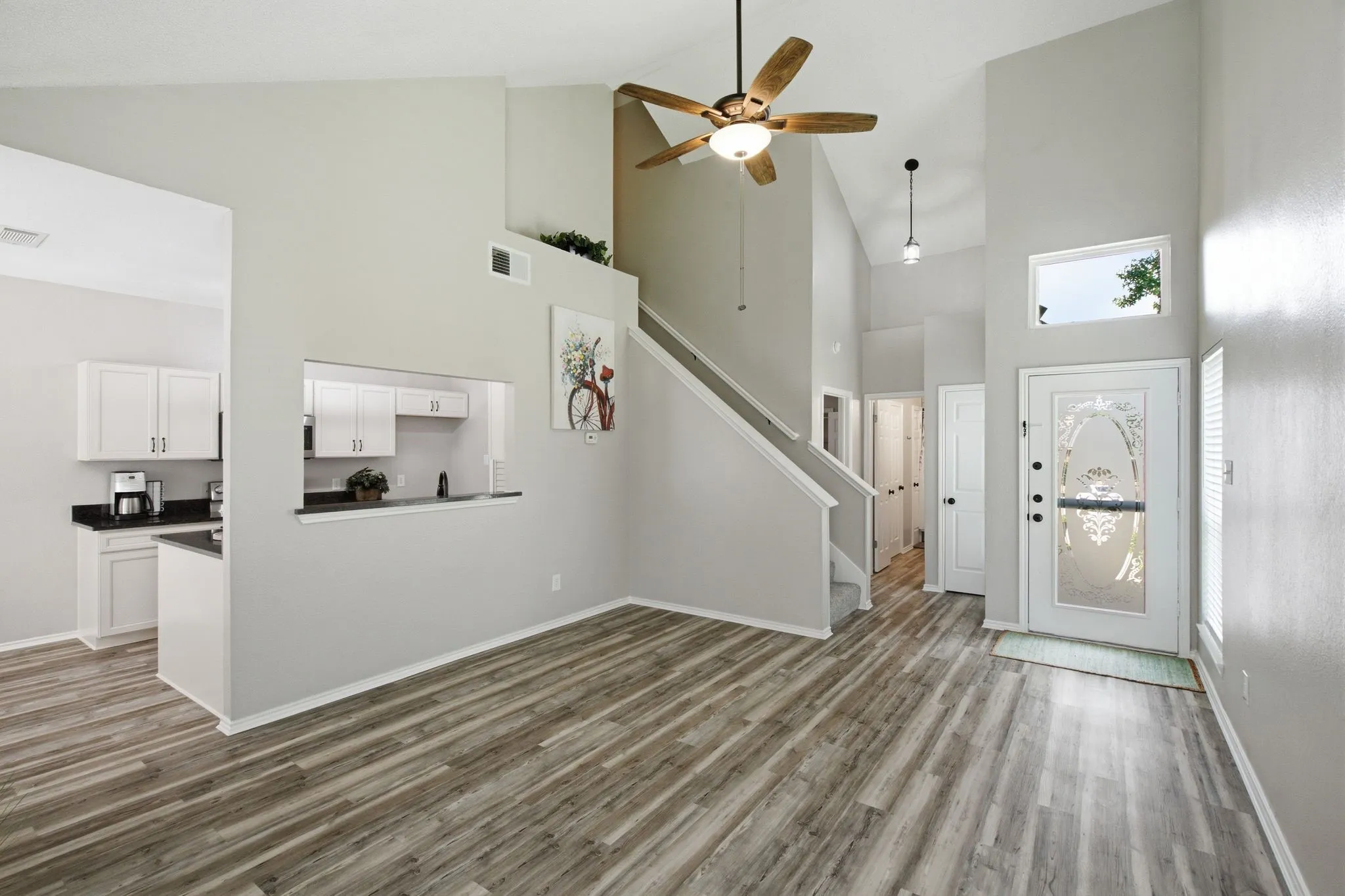 Townhouse For Sale in Tarrant County , 2702 Ansley Court, Euless, Texas 76039, 3 Bedroom, 2 Bathroom, Garage spaces, 1,317 Sqft, built in 1984, mls#21305253, Real Estate Agent in Euless, Homes For Sale in Tarrant county, Homes For Sale in Euless, Realtor in Euless Texas, Real Estate Brokerage Independent Realty Texas, Luminita Cordes Realtor