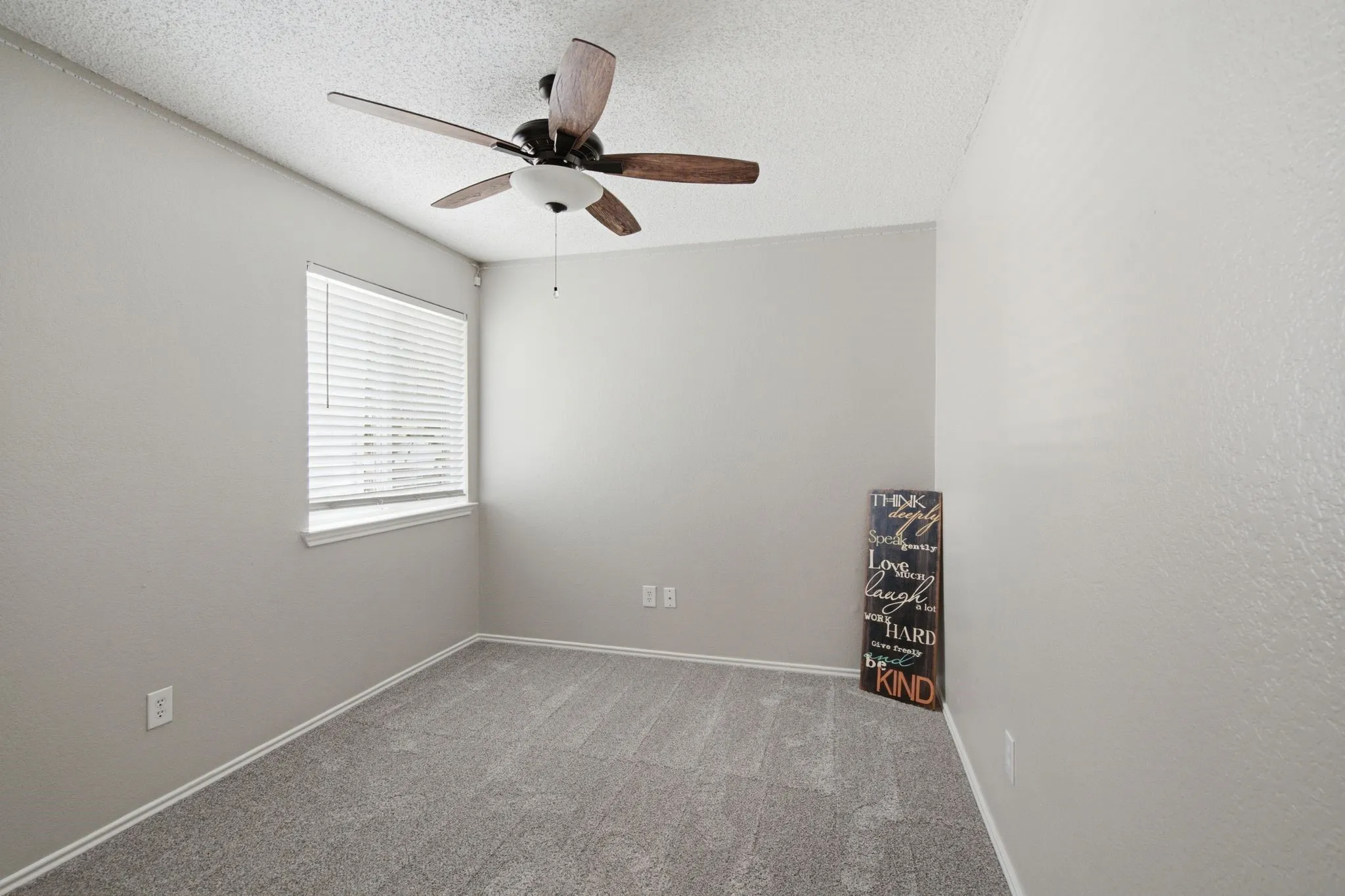 Townhouse For Sale in Tarrant County , 2702 Ansley Court, Euless, Texas 76039, 3 Bedroom, 2 Bathroom, Garage spaces, 1,317 Sqft, built in 1984, mls#21305253, Real Estate Agent in Euless, Homes For Sale in Tarrant county, Homes For Sale in Euless, Realtor in Euless Texas, Real Estate Brokerage Independent Realty Texas, Luminita Cordes Realtor