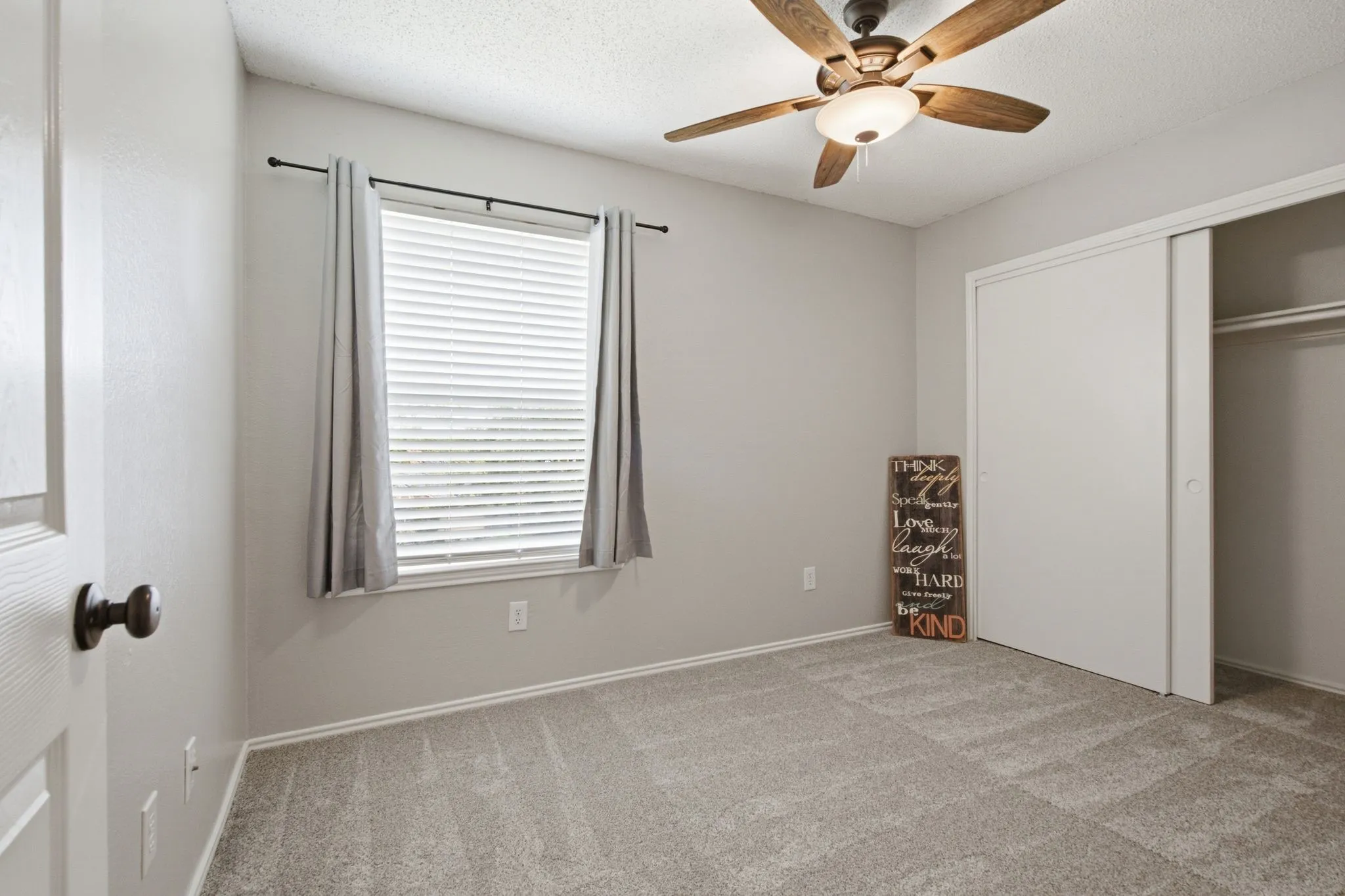 Townhouse For Sale in Tarrant County , 2702 Ansley Court, Euless, Texas 76039, 3 Bedroom, 2 Bathroom, Garage spaces, 1,317 Sqft, built in 1984, mls#21305253, Real Estate Agent in Euless, Homes For Sale in Tarrant county, Homes For Sale in Euless, Realtor in Euless Texas, Real Estate Brokerage Independent Realty Texas, Luminita Cordes Realtor