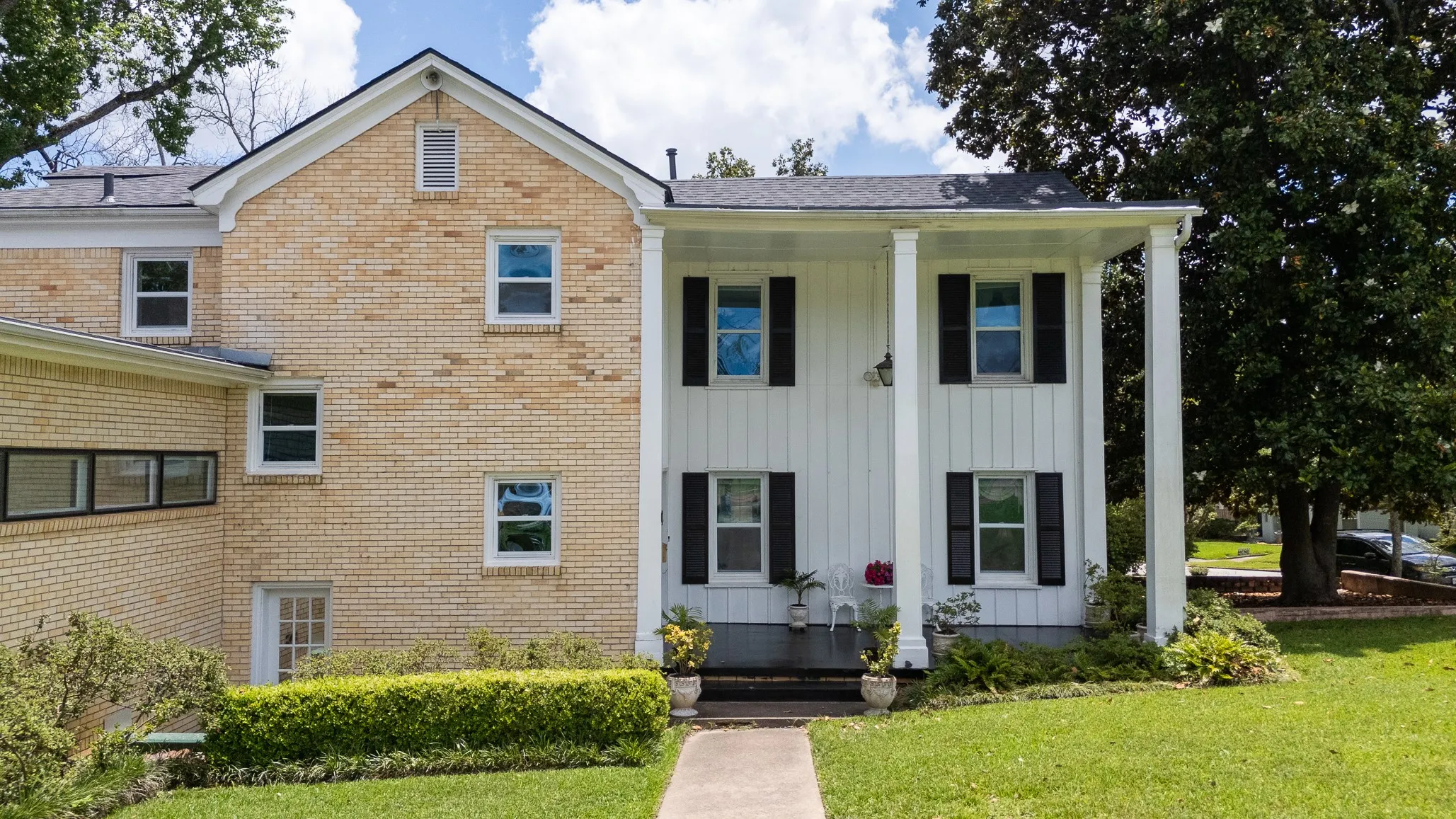 Single Family Residence For Sale in Smith County , 1010 S Chilton Avenue, Tyler, Texas 75701, 3 Bedroom, 3 Bathroom, 2 Garage spaces, 2,776 Sqft, built in 1938, mls#21302019, Real Estate Agent in Tyler, Homes For Sale in Smith county, Homes For Sale in Tyler, Realtor in Tyler Texas, Real Estate Brokerage Independent Realty Texas, Luminita Cordes Realtor
