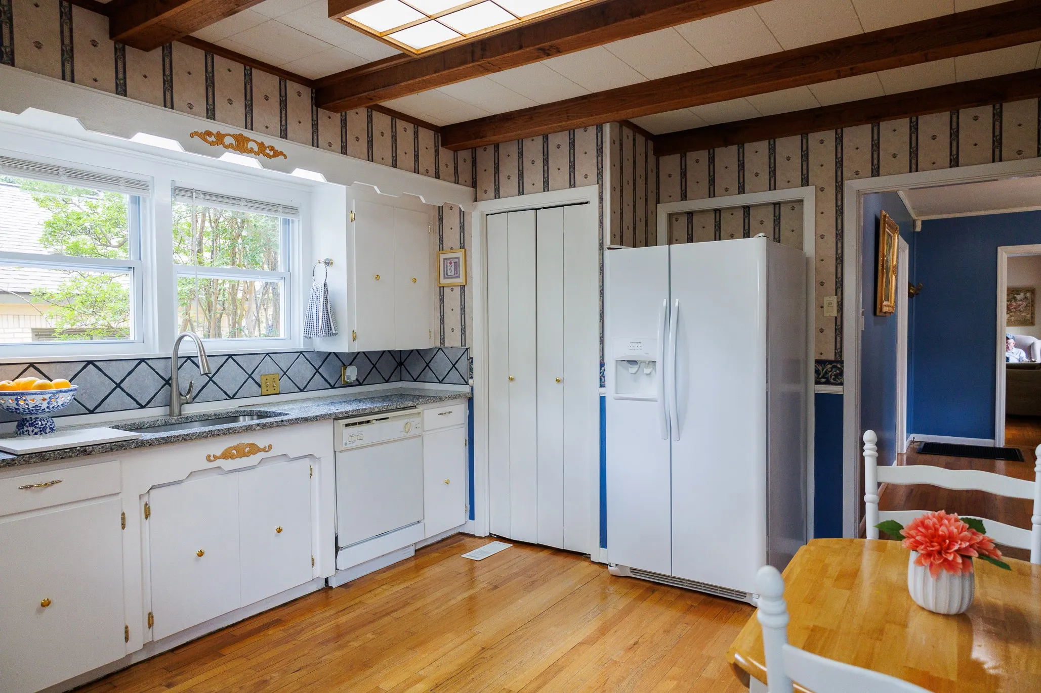 Single Family Residence For Sale in Smith County , 1010 S Chilton Avenue, Tyler, Texas 75701, 3 Bedroom, 3 Bathroom, 2 Garage spaces, 2,776 Sqft, built in 1938, mls#21302019, Real Estate Agent in Tyler, Homes For Sale in Smith county, Homes For Sale in Tyler, Realtor in Tyler Texas, Real Estate Brokerage Independent Realty Texas, Luminita Cordes Realtor