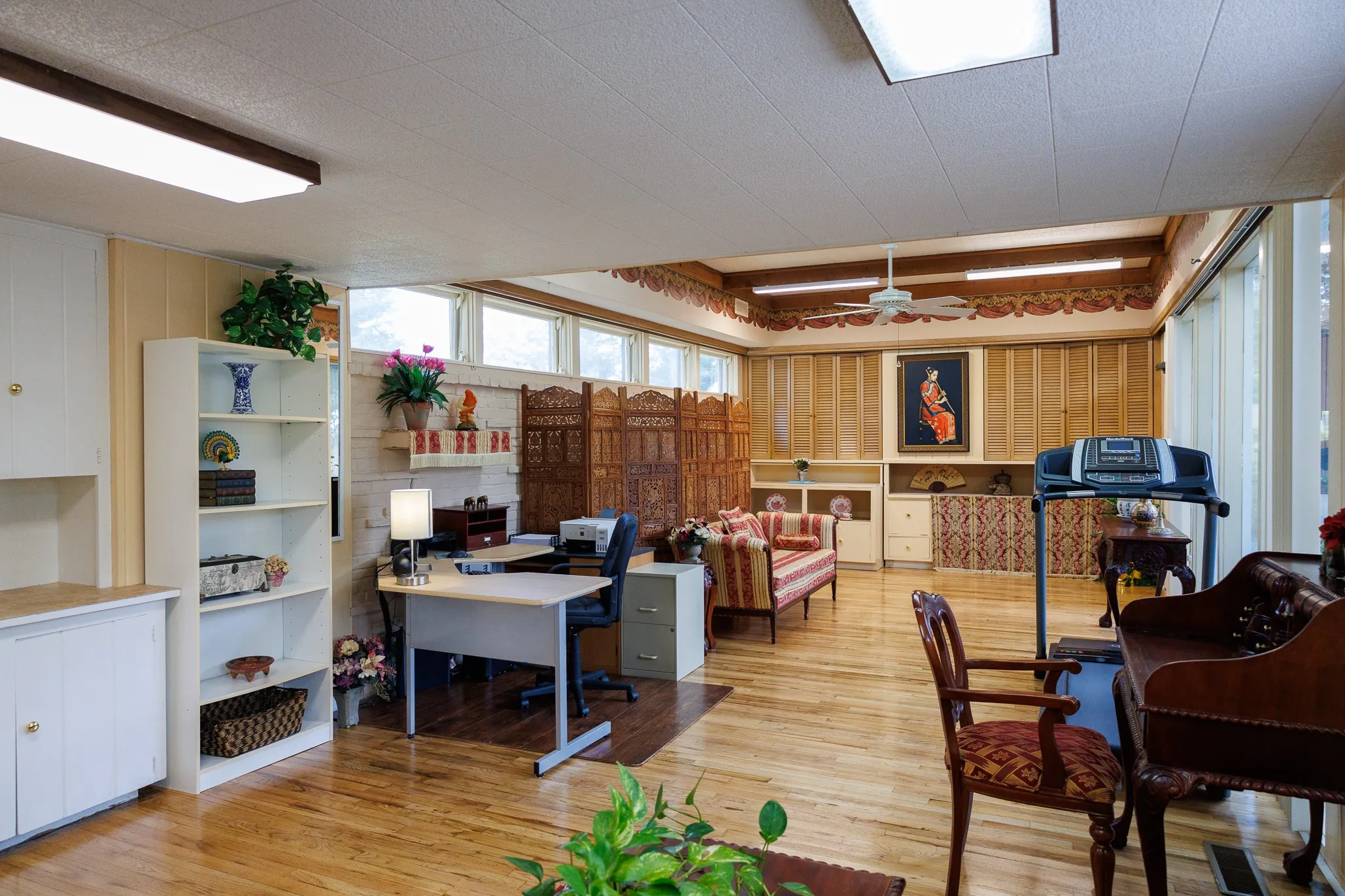 Single Family Residence For Sale in Smith County , 1010 S Chilton Avenue, Tyler, Texas 75701, 3 Bedroom, 3 Bathroom, 2 Garage spaces, 2,776 Sqft, built in 1938, mls#21302019, Real Estate Agent in Tyler, Homes For Sale in Smith county, Homes For Sale in Tyler, Realtor in Tyler Texas, Real Estate Brokerage Independent Realty Texas, Luminita Cordes Realtor