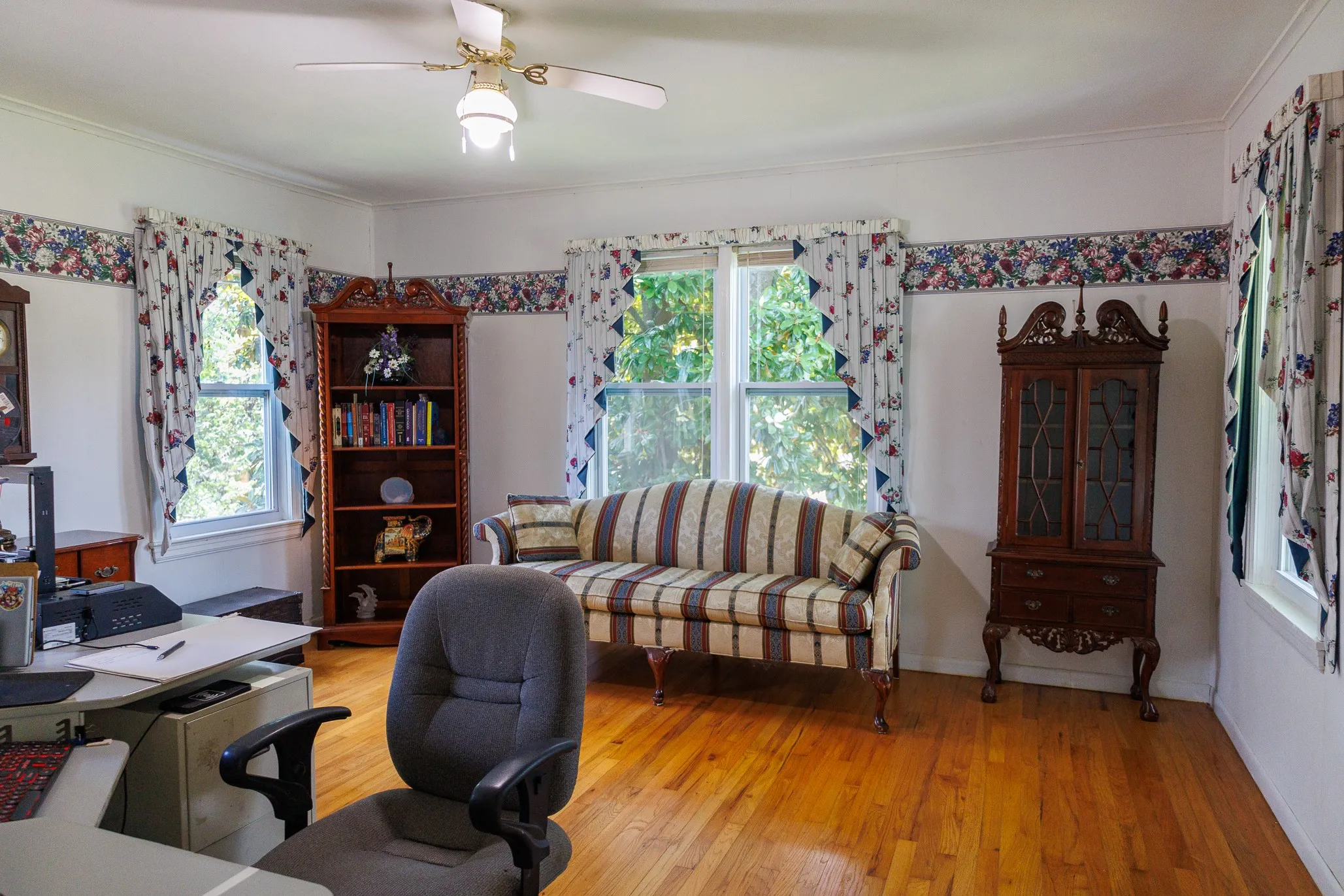 Single Family Residence For Sale in Smith County , 1010 S Chilton Avenue, Tyler, Texas 75701, 3 Bedroom, 3 Bathroom, 2 Garage spaces, 2,776 Sqft, built in 1938, mls#21302019, Real Estate Agent in Tyler, Homes For Sale in Smith county, Homes For Sale in Tyler, Realtor in Tyler Texas, Real Estate Brokerage Independent Realty Texas, Luminita Cordes Realtor