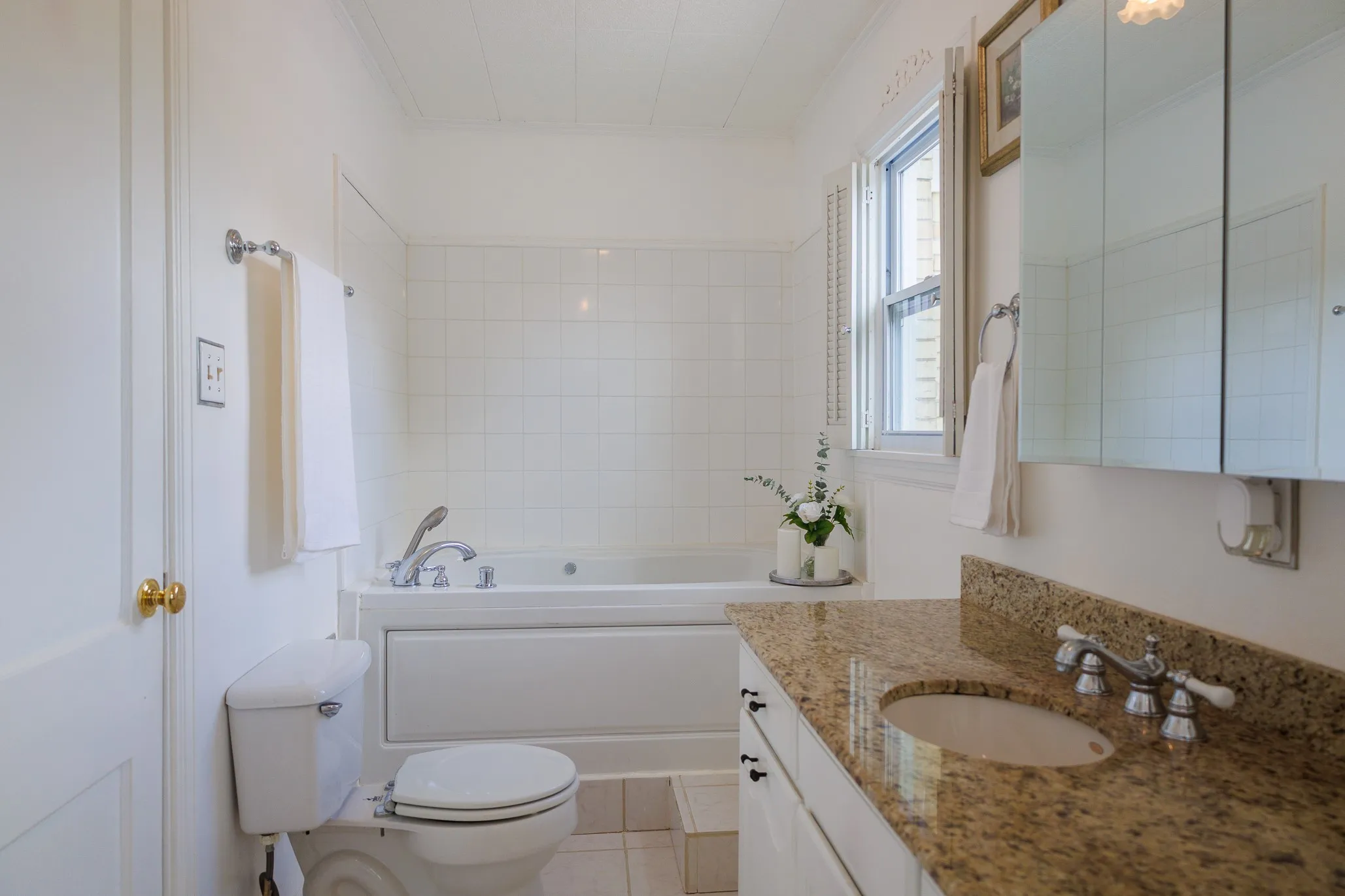 Single Family Residence For Sale in Smith County , 1010 S Chilton Avenue, Tyler, Texas 75701, 3 Bedroom, 3 Bathroom, 2 Garage spaces, 2,776 Sqft, built in 1938, mls#21302019, Real Estate Agent in Tyler, Homes For Sale in Smith county, Homes For Sale in Tyler, Realtor in Tyler Texas, Real Estate Brokerage Independent Realty Texas, Luminita Cordes Realtor