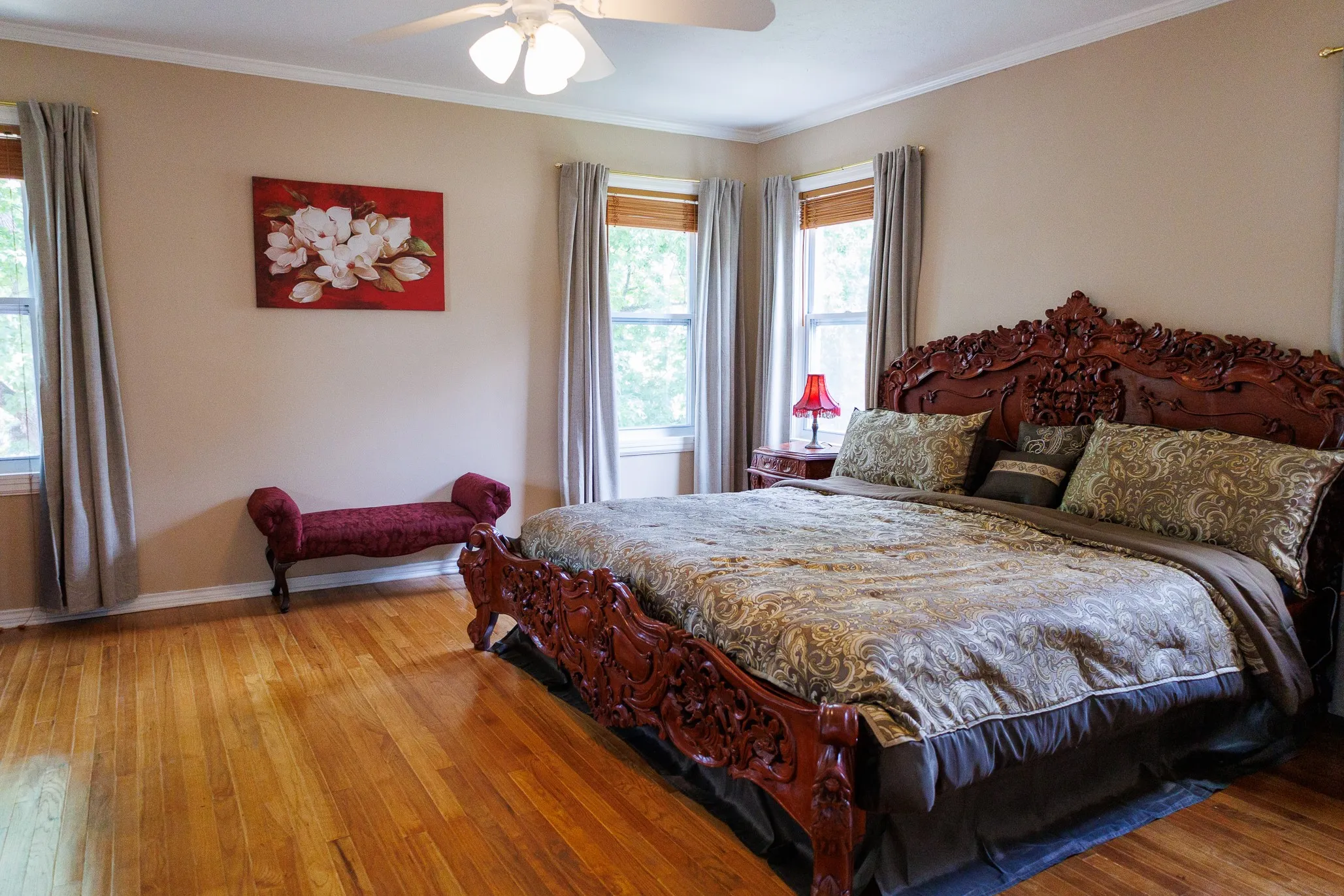 Single Family Residence For Sale in Smith County , 1010 S Chilton Avenue, Tyler, Texas 75701, 3 Bedroom, 3 Bathroom, 2 Garage spaces, 2,776 Sqft, built in 1938, mls#21302019, Real Estate Agent in Tyler, Homes For Sale in Smith county, Homes For Sale in Tyler, Realtor in Tyler Texas, Real Estate Brokerage Independent Realty Texas, Luminita Cordes Realtor