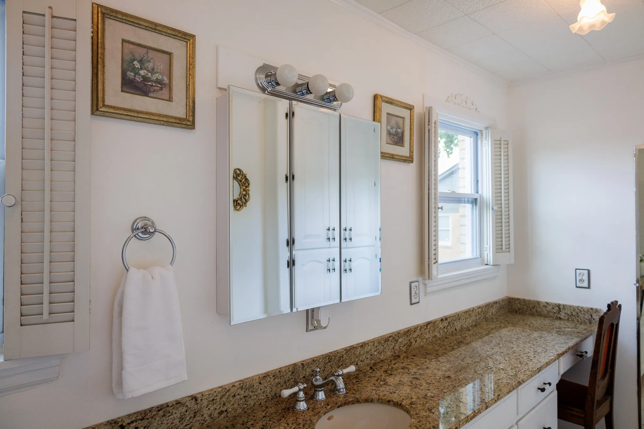 Single Family Residence For Sale in Smith County , 1010 S Chilton Avenue, Tyler, Texas 75701, 3 Bedroom, 3 Bathroom, 2 Garage spaces, 2,776 Sqft, built in 1938, mls#21302019, Real Estate Agent in Tyler, Homes For Sale in Smith county, Homes For Sale in Tyler, Realtor in Tyler Texas, Real Estate Brokerage Independent Realty Texas, Luminita Cordes Realtor