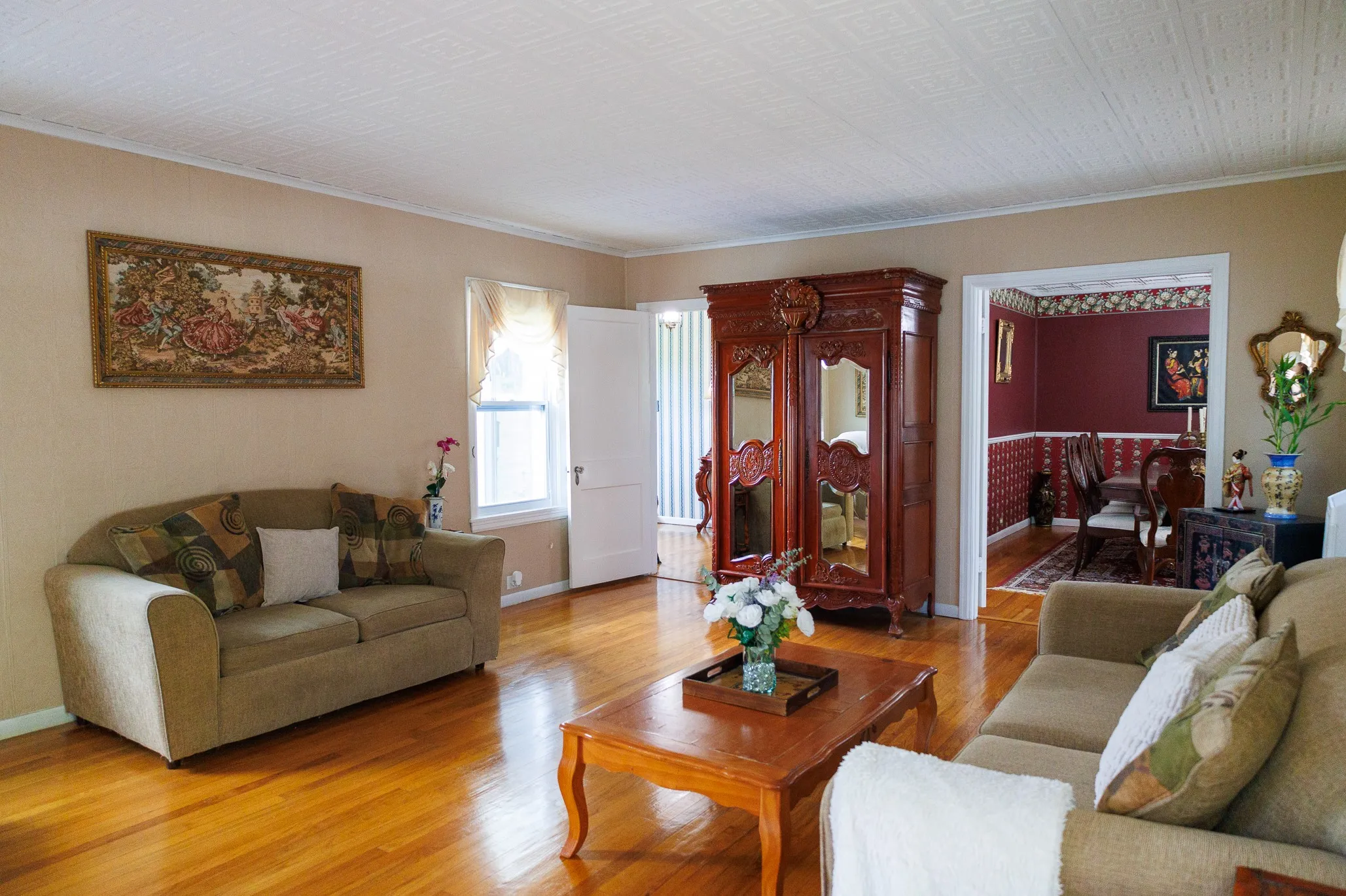 Single Family Residence For Sale in Smith County , 1010 S Chilton Avenue, Tyler, Texas 75701, 3 Bedroom, 3 Bathroom, 2 Garage spaces, 2,776 Sqft, built in 1938, mls#21302019, Real Estate Agent in Tyler, Homes For Sale in Smith county, Homes For Sale in Tyler, Realtor in Tyler Texas, Real Estate Brokerage Independent Realty Texas, Luminita Cordes Realtor